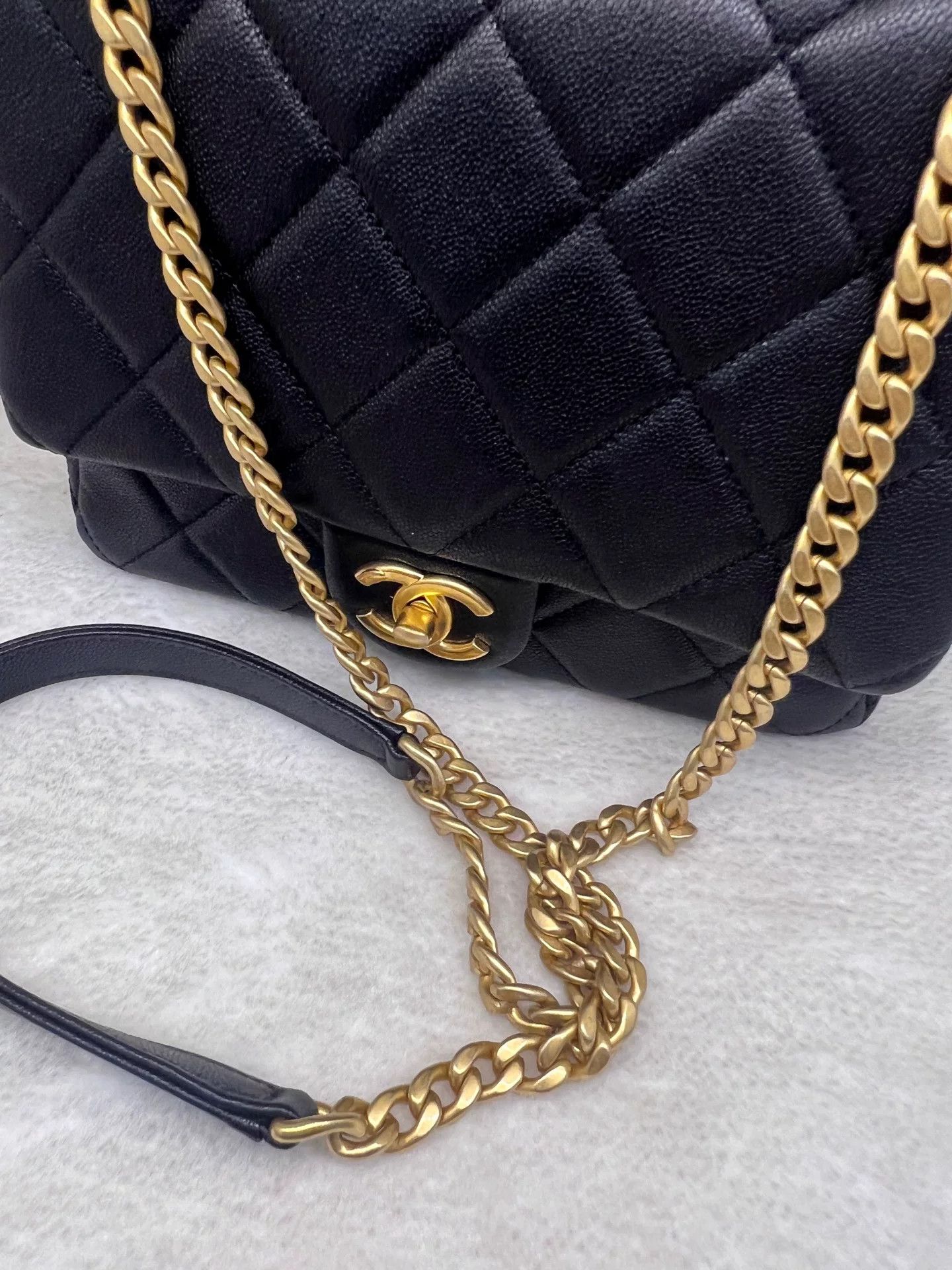 Chanel Pre-loved Bag Very good condition Size ONE SIZE - 8 Thumbnail