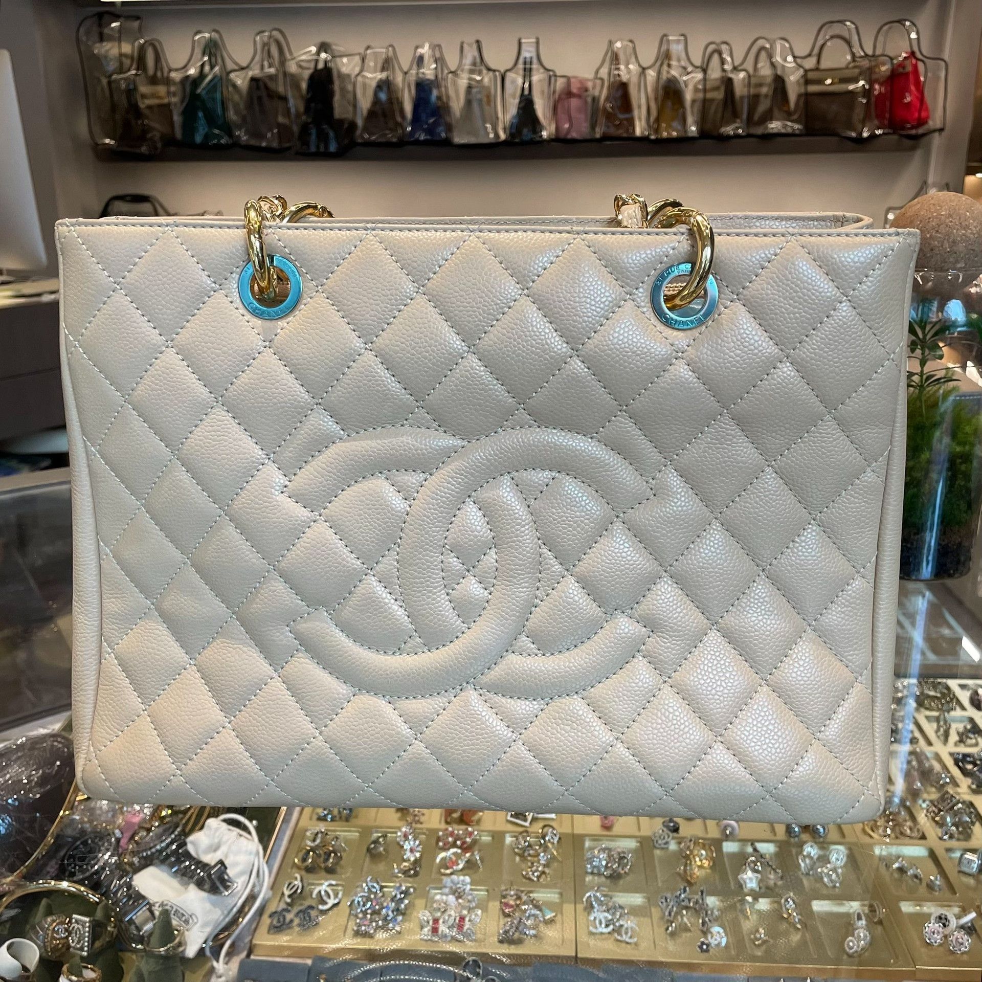 Chanel Pre-loved Bag Very good condition Size ONE SIZE - 2 Thumbnail