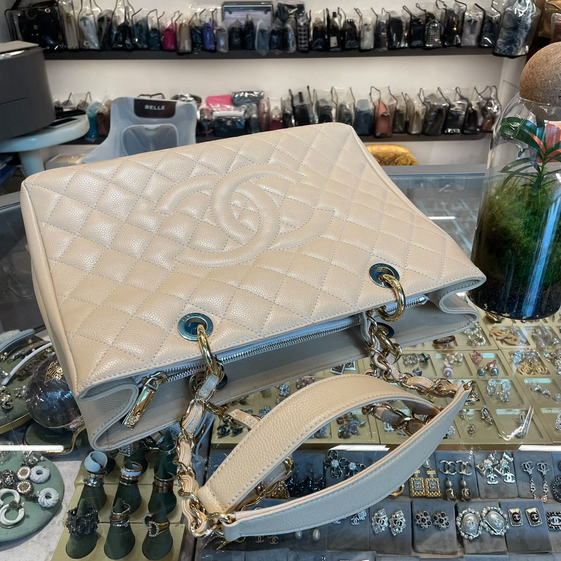 Chanel Pre-loved Bag Very good condition Size ONE SIZE - 7 Thumbnail