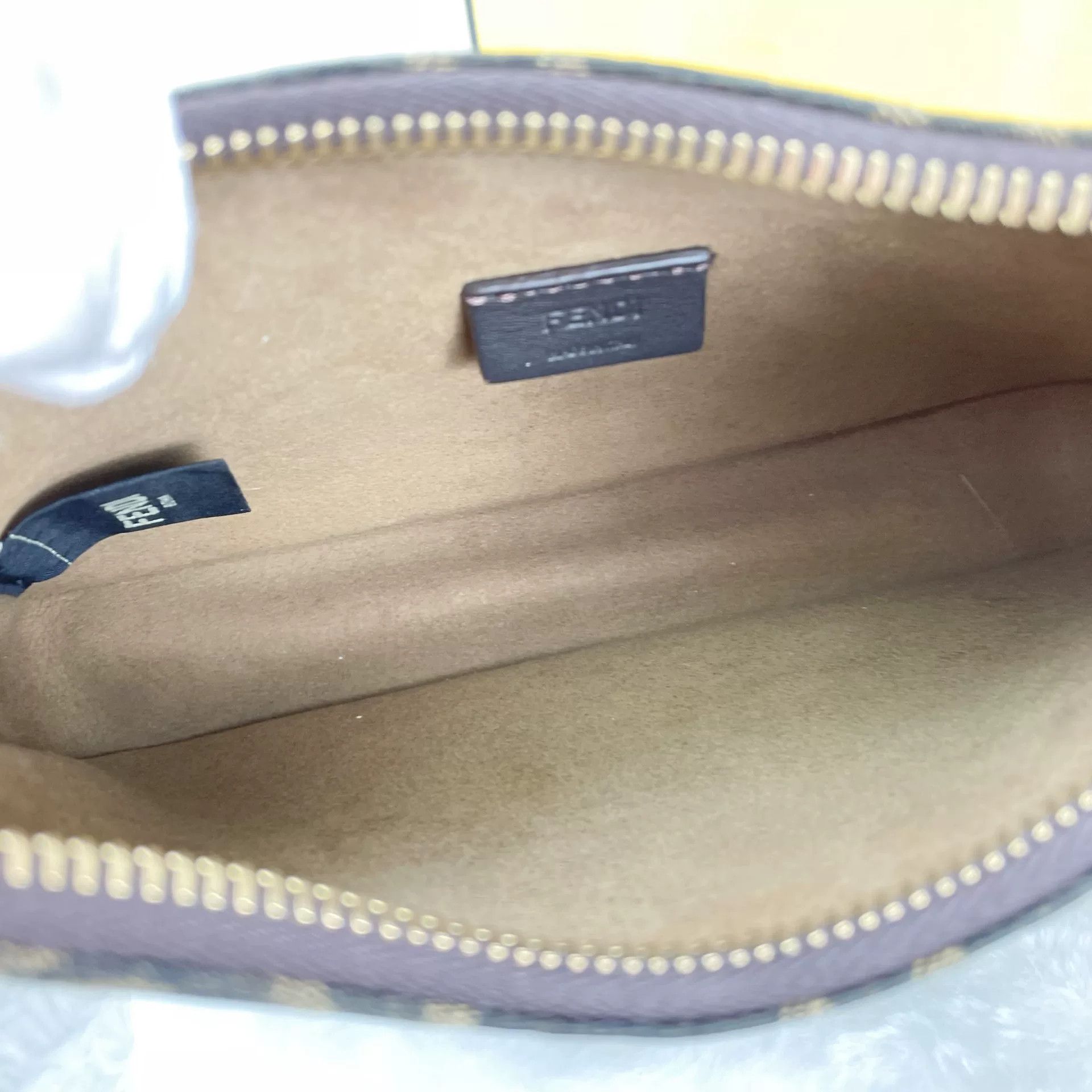 Fendi Pre-loved Bag Very good condition Size ONE SIZE - 8 Thumbnail