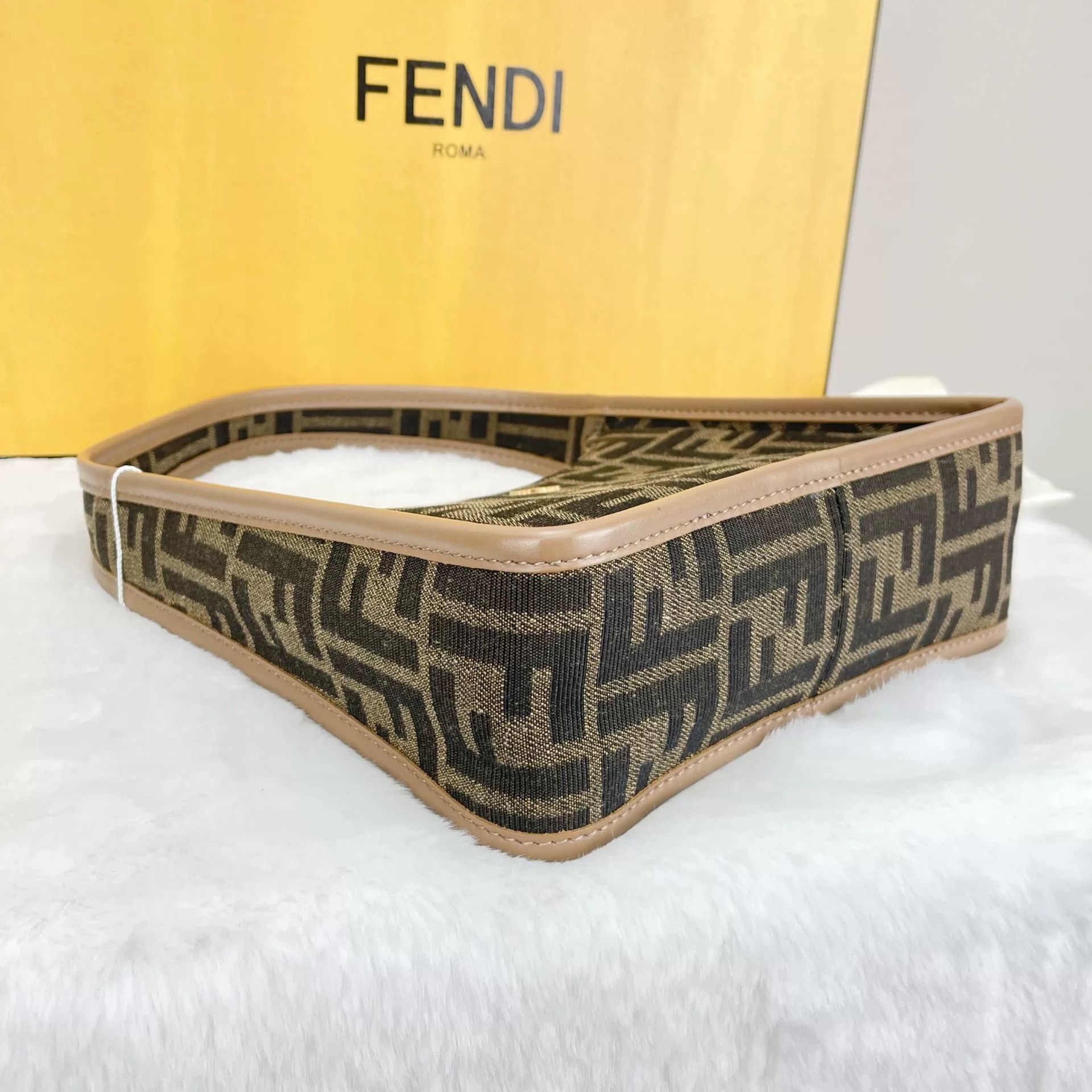 Fendi Pre-loved Bag Very good condition Size ONE SIZE - 5 Thumbnail