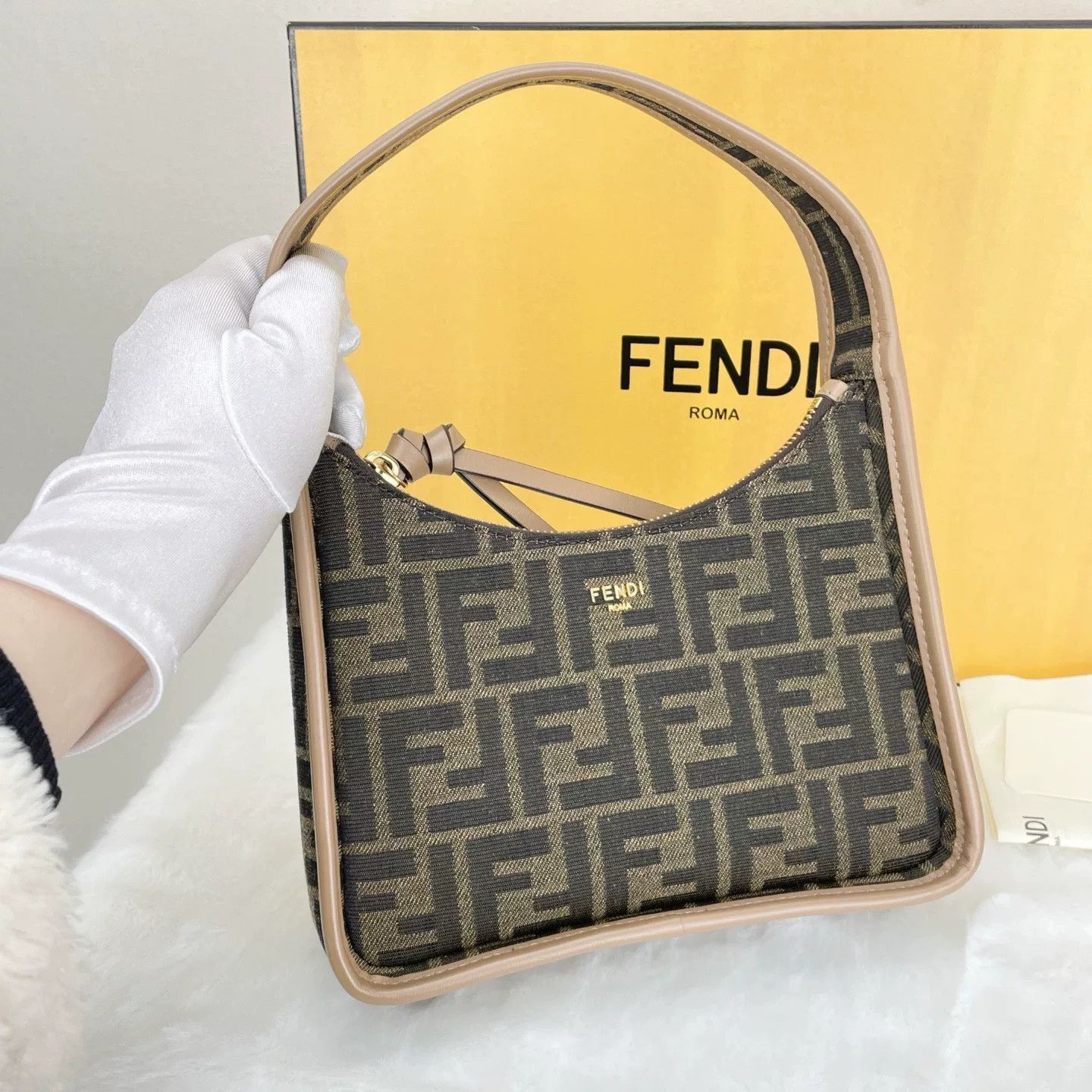 Fendi Pre-loved Bag Very good condition Size ONE SIZE - 7 Thumbnail