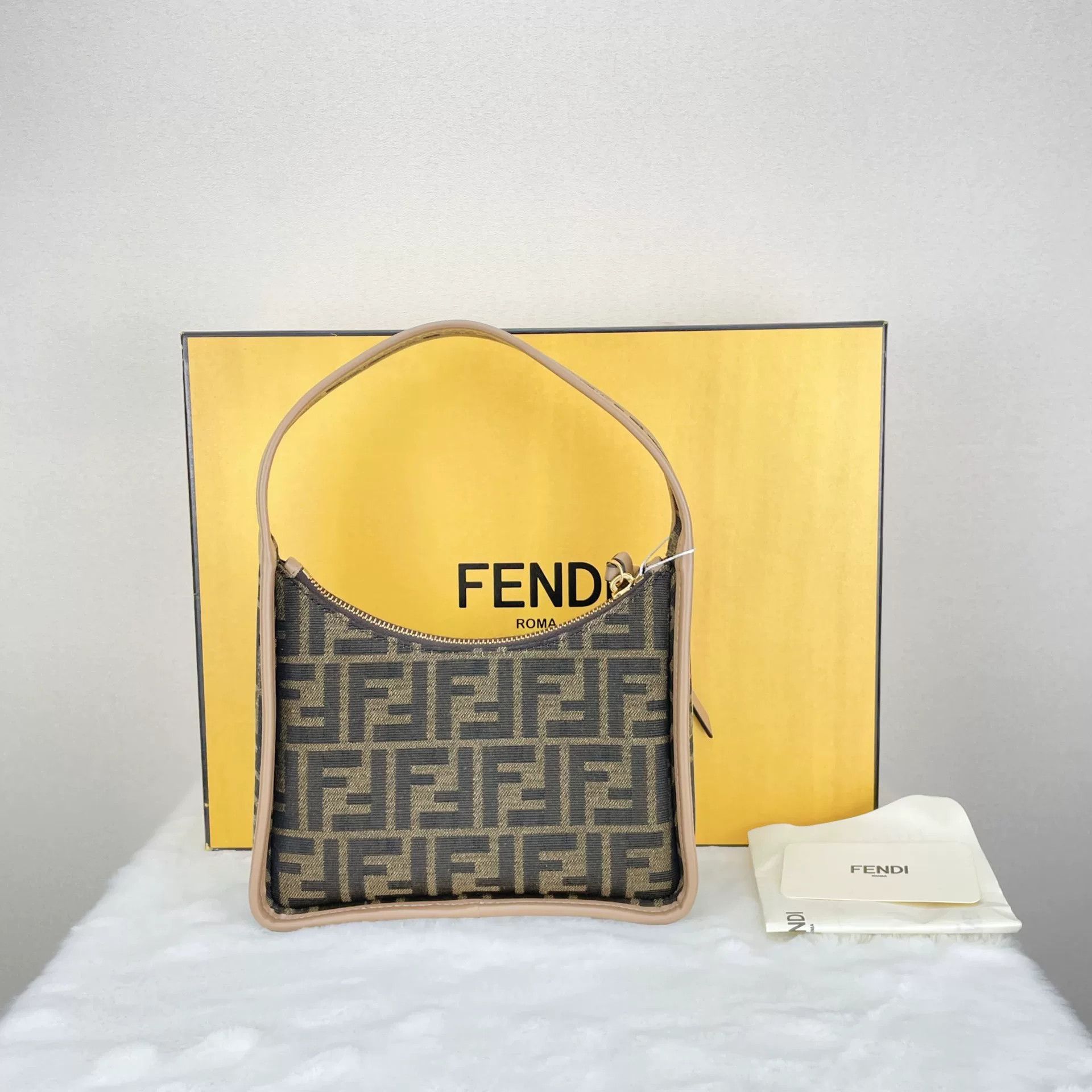 Fendi Pre-loved Bag Very good condition Size ONE SIZE - 2 Thumbnail