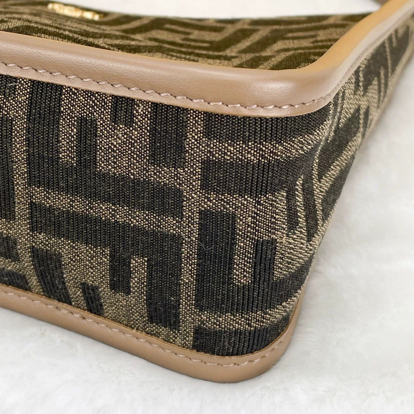 Fendi Pre-loved Bag Very good condition Size ONE SIZE - 6 Thumbnail