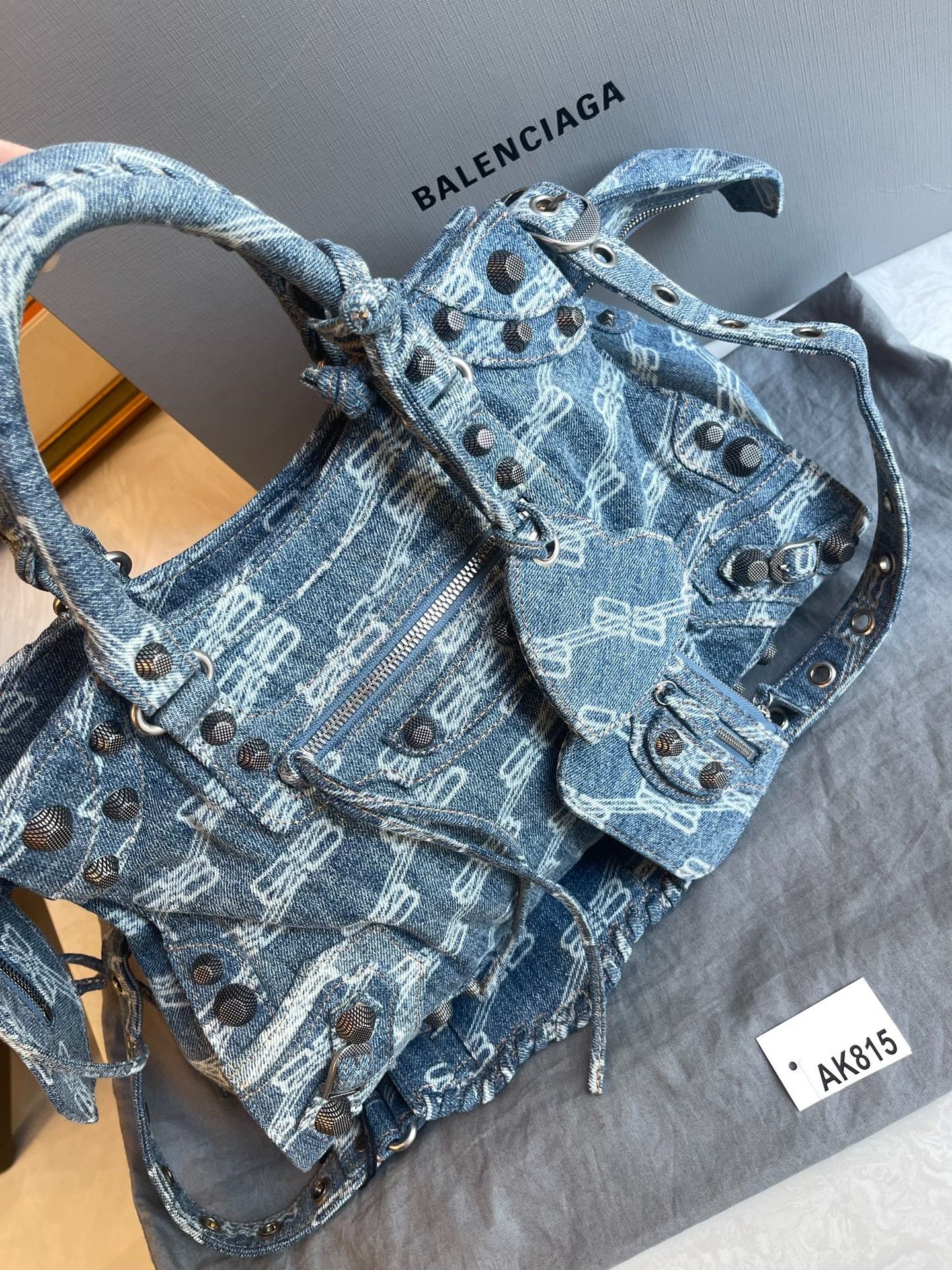 Balenciaga Pre-loved Bag Very good condition Size ONE SIZE - 4 Thumbnail