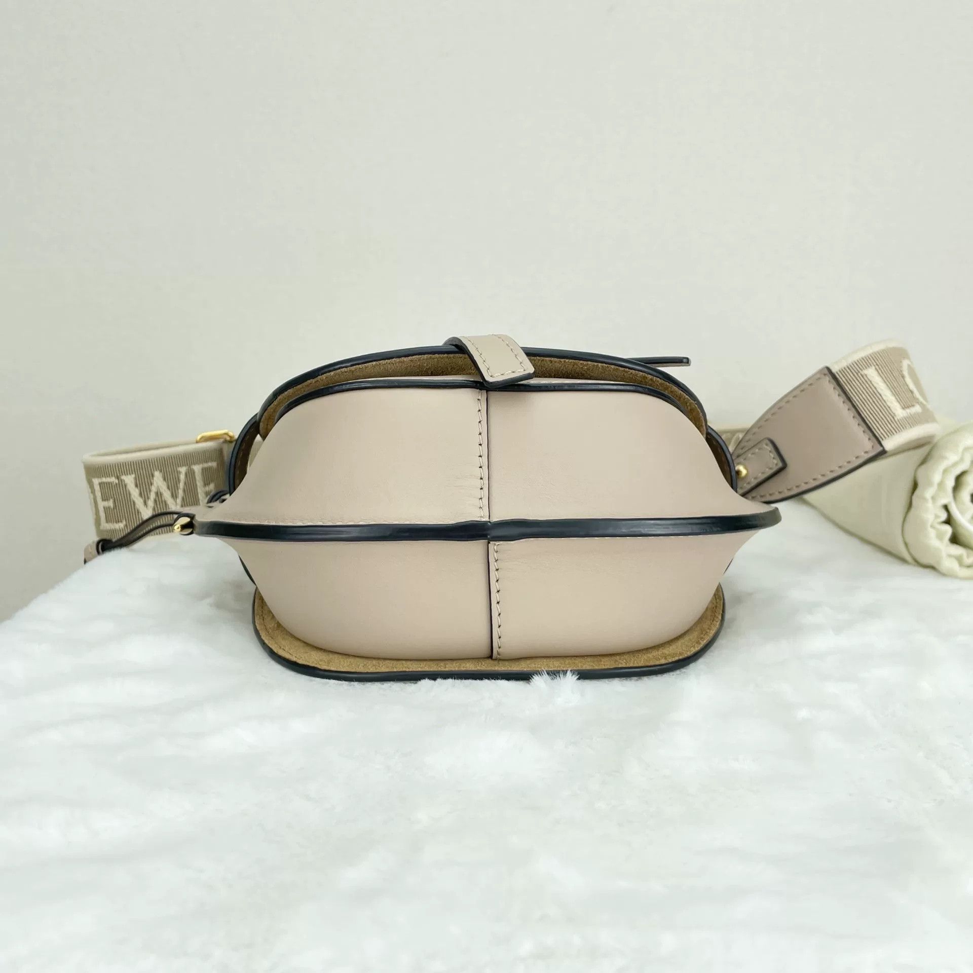 Loewe Pre-loved Bag Very good condition Size ONE SIZE - 4 Thumbnail