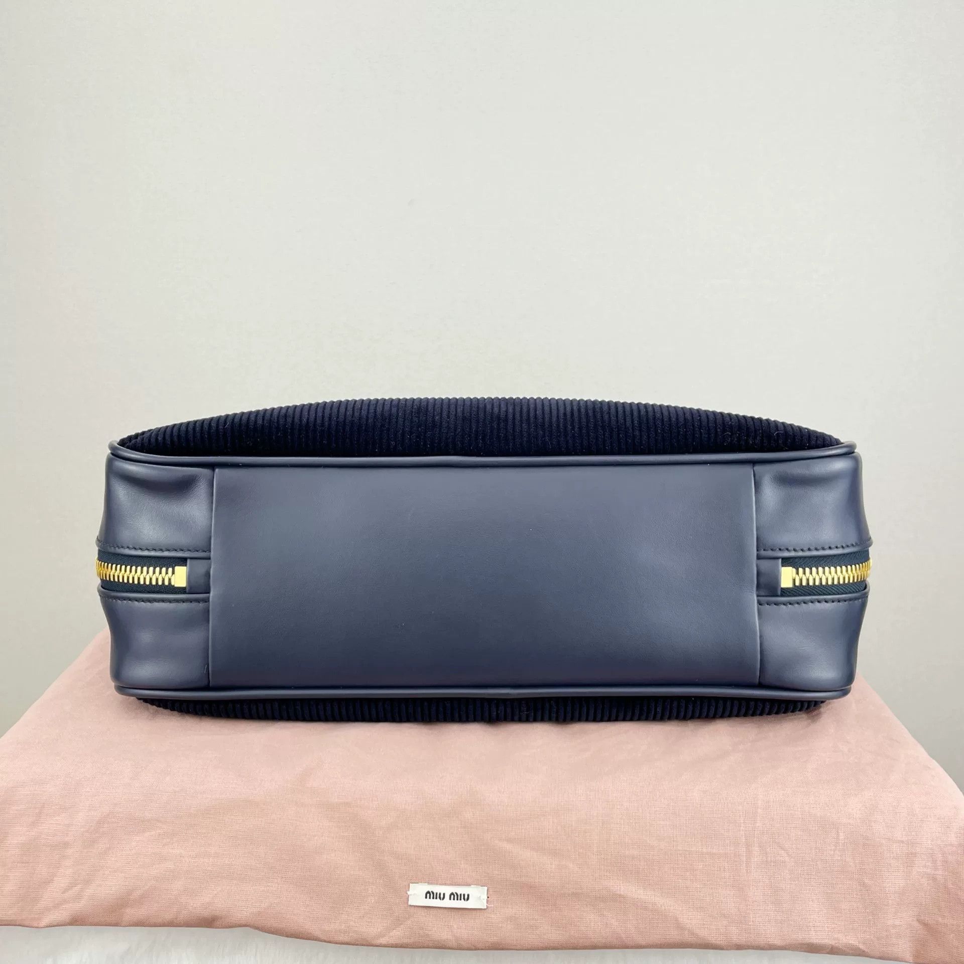Miu Miu Pre-loved Bag Very good condition Size ONE SIZE - 3 Thumbnail