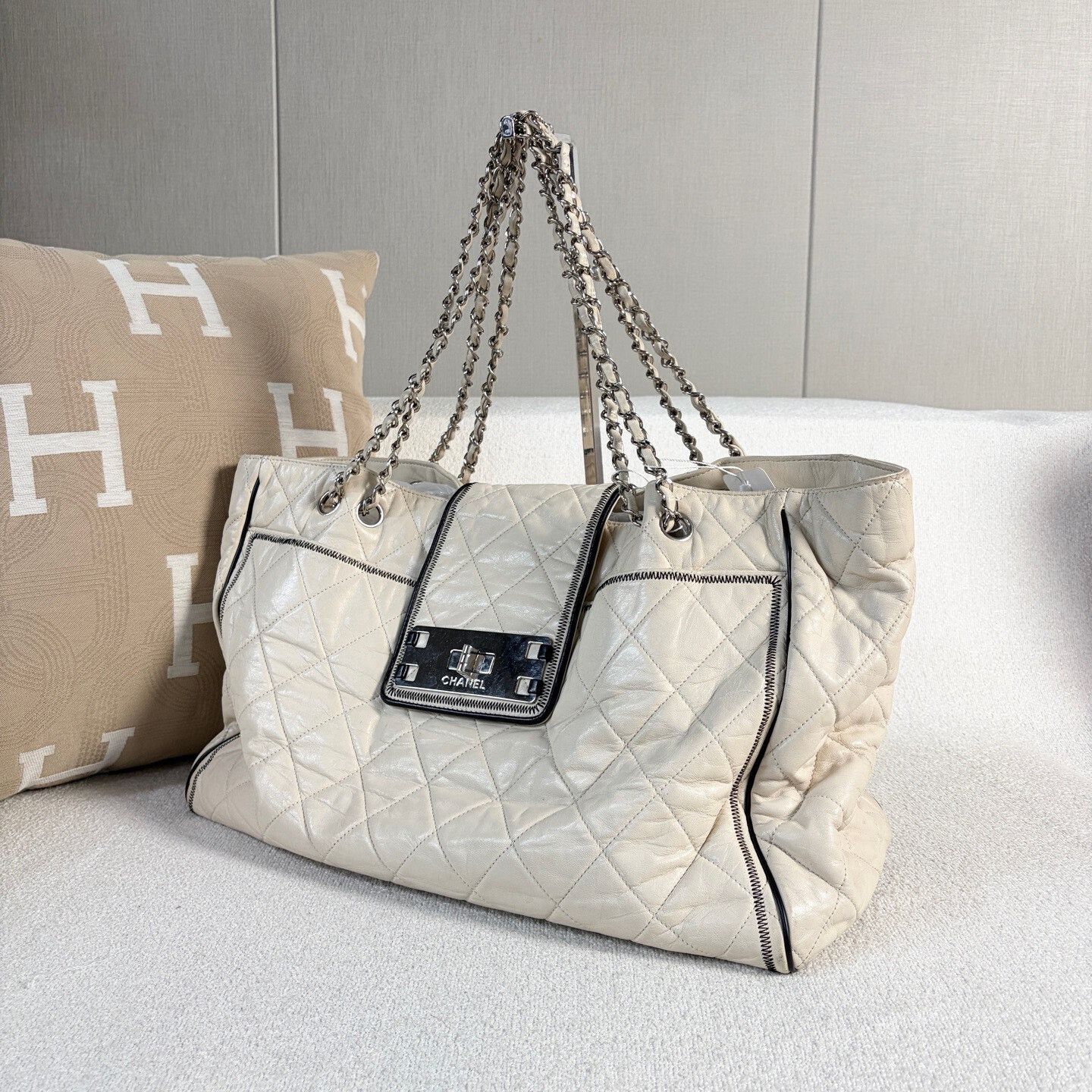 Chanel Pre-loved Bag Very good condition Size ONE SIZE - 4 Thumbnail