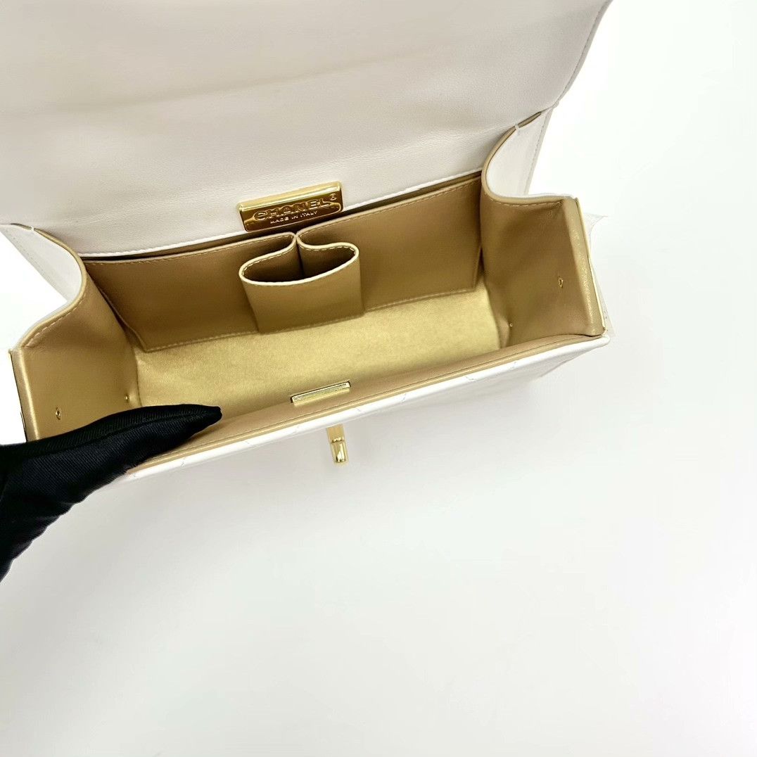 Chanel Pre-loved Bag Very good condition Size ONE SIZE - 6 Thumbnail