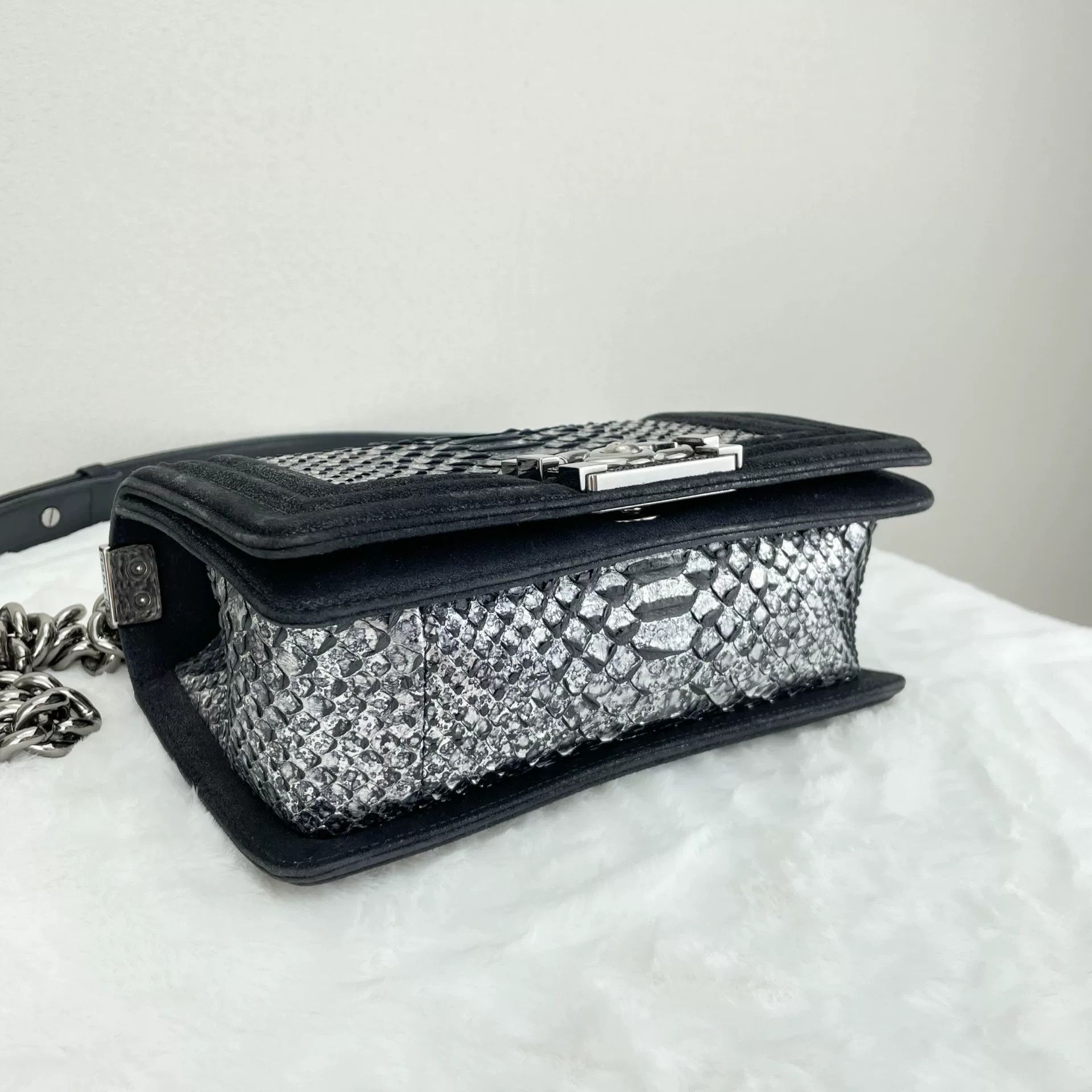 Chanel Pre-loved Bag Very good condition Size ONE SIZE - 5 Thumbnail