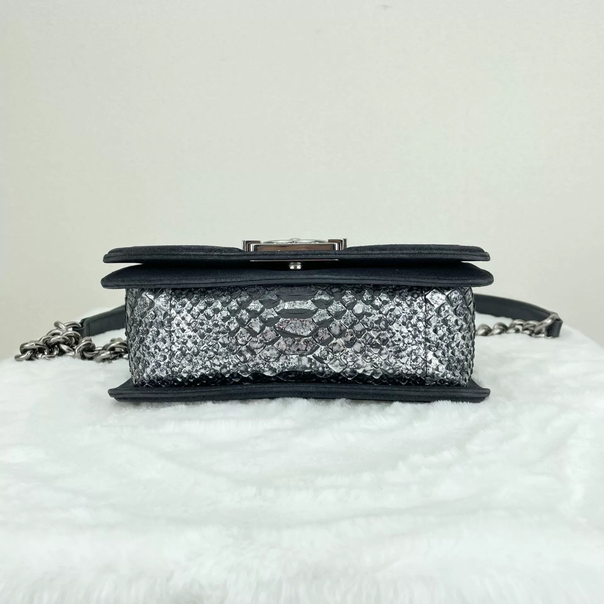 Chanel Pre-loved Bag Very good condition Size ONE SIZE - 4 Thumbnail