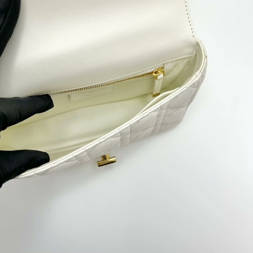 Dior Pre-loved Bag Very good condition Size ONE SIZE - 4 Thumbnail