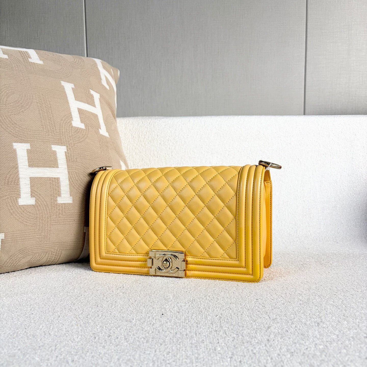Chanel Pre-loved Bag Very good condition Size ONE SIZE - 4 Thumbnail