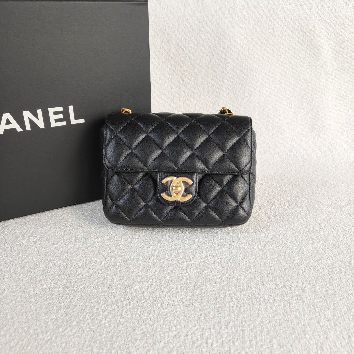 Chanel Pre-loved Bag Very good condition Size ONE SIZE - 2 Thumbnail