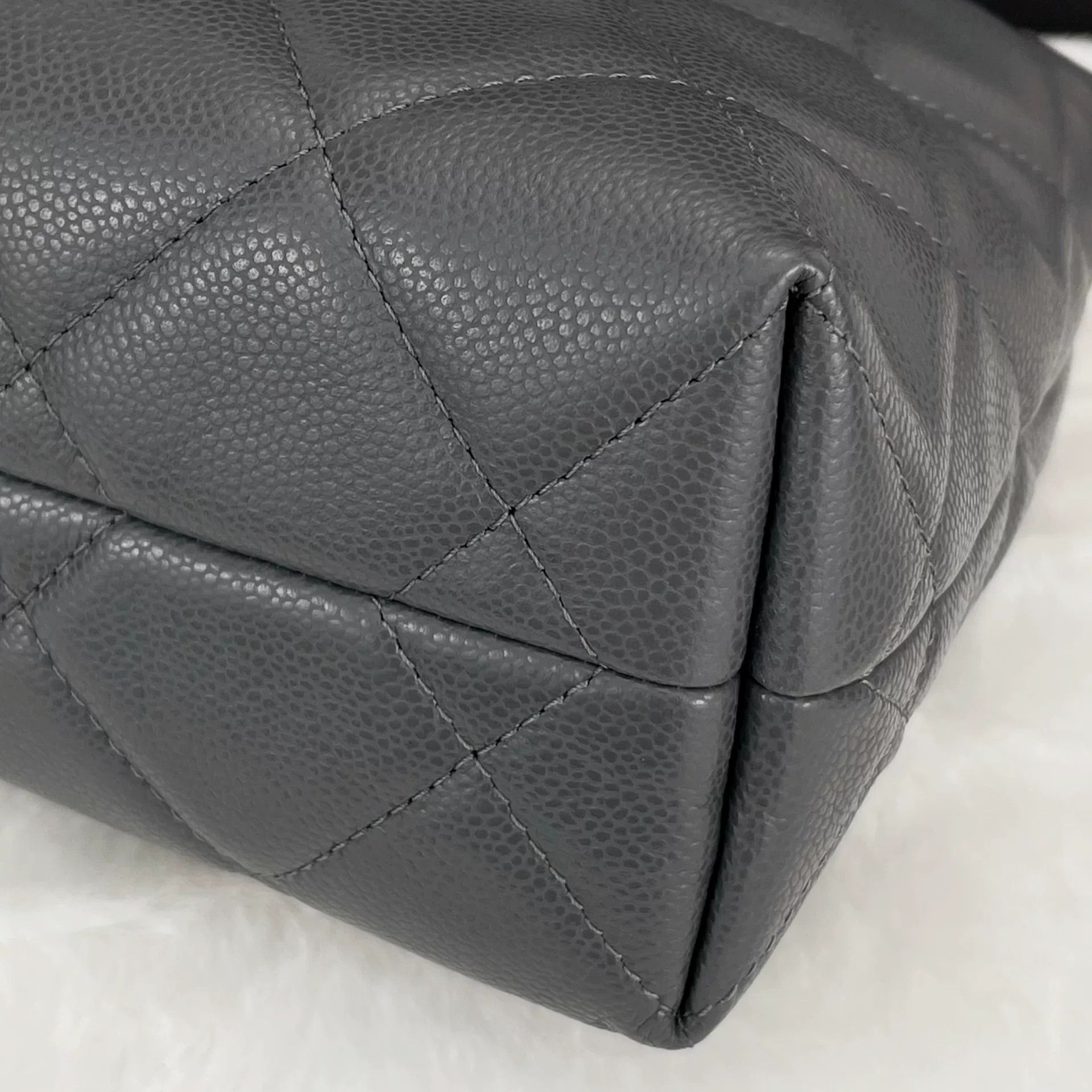 Chanel Pre-loved Bag Very good condition Size ONE SIZE - 6 Thumbnail
