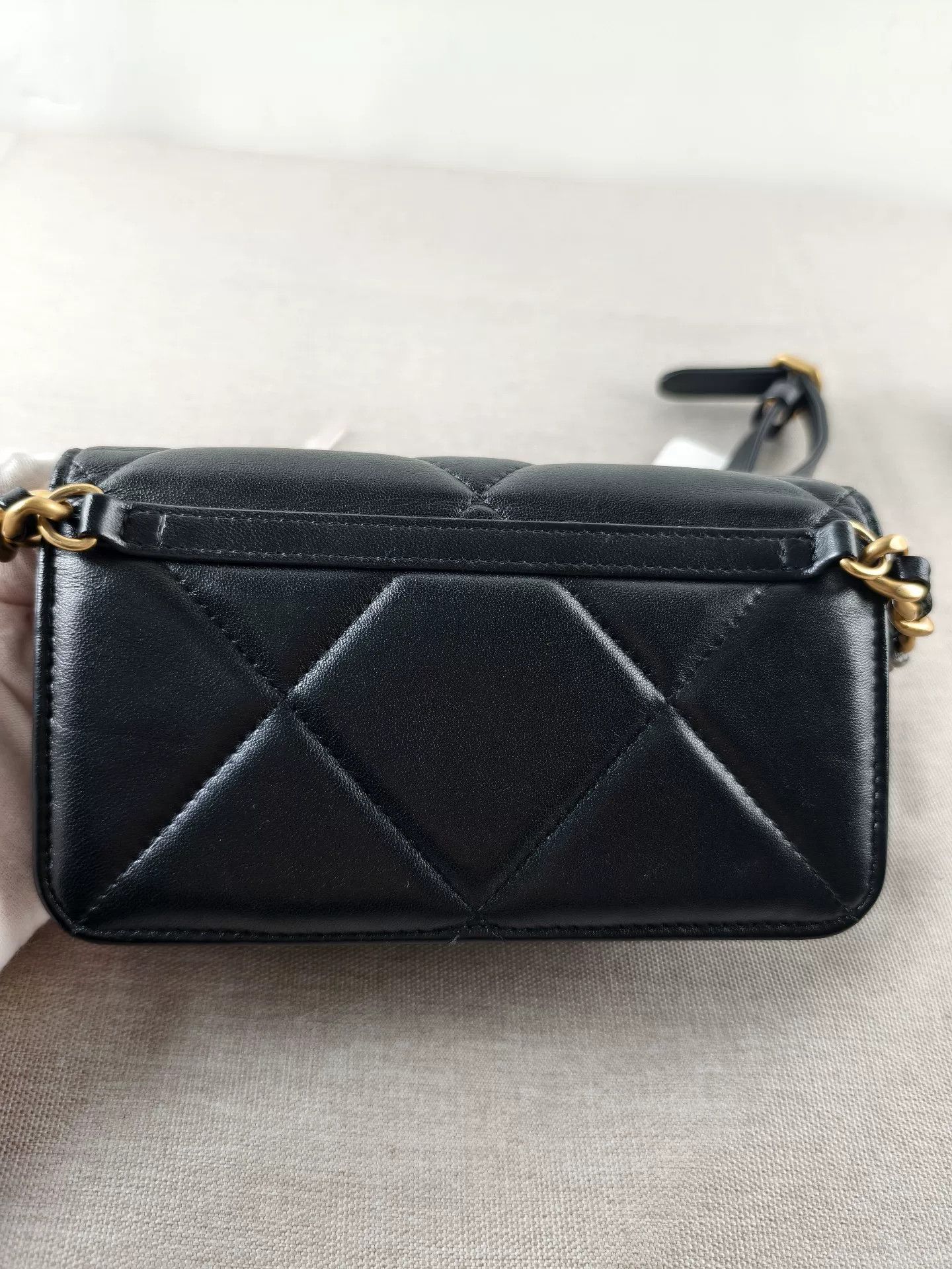Chanel Pre-loved Bag Very good condition Size ONE SIZE - 4 Thumbnail