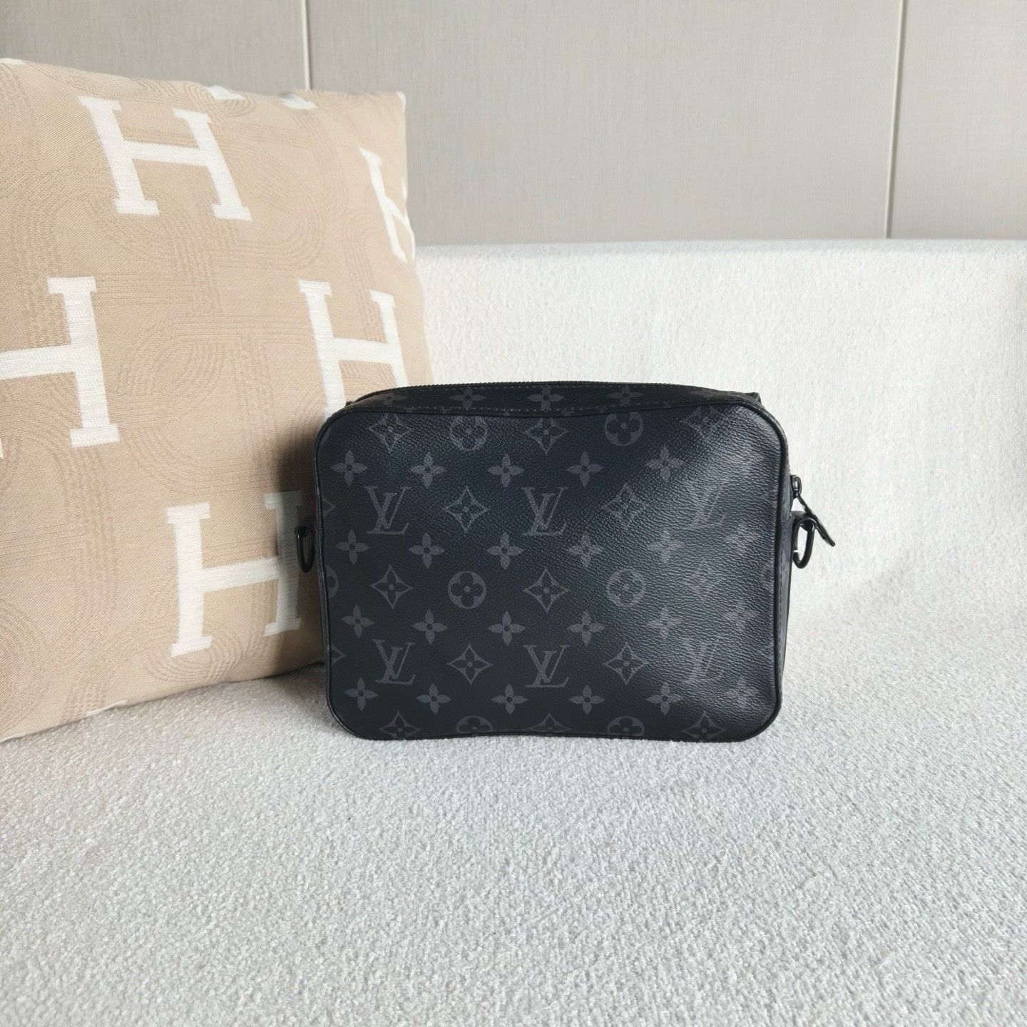 Louis Vuitton Pre-loved Bag Very good condition Size ONE SIZE - 3 Thumbnail