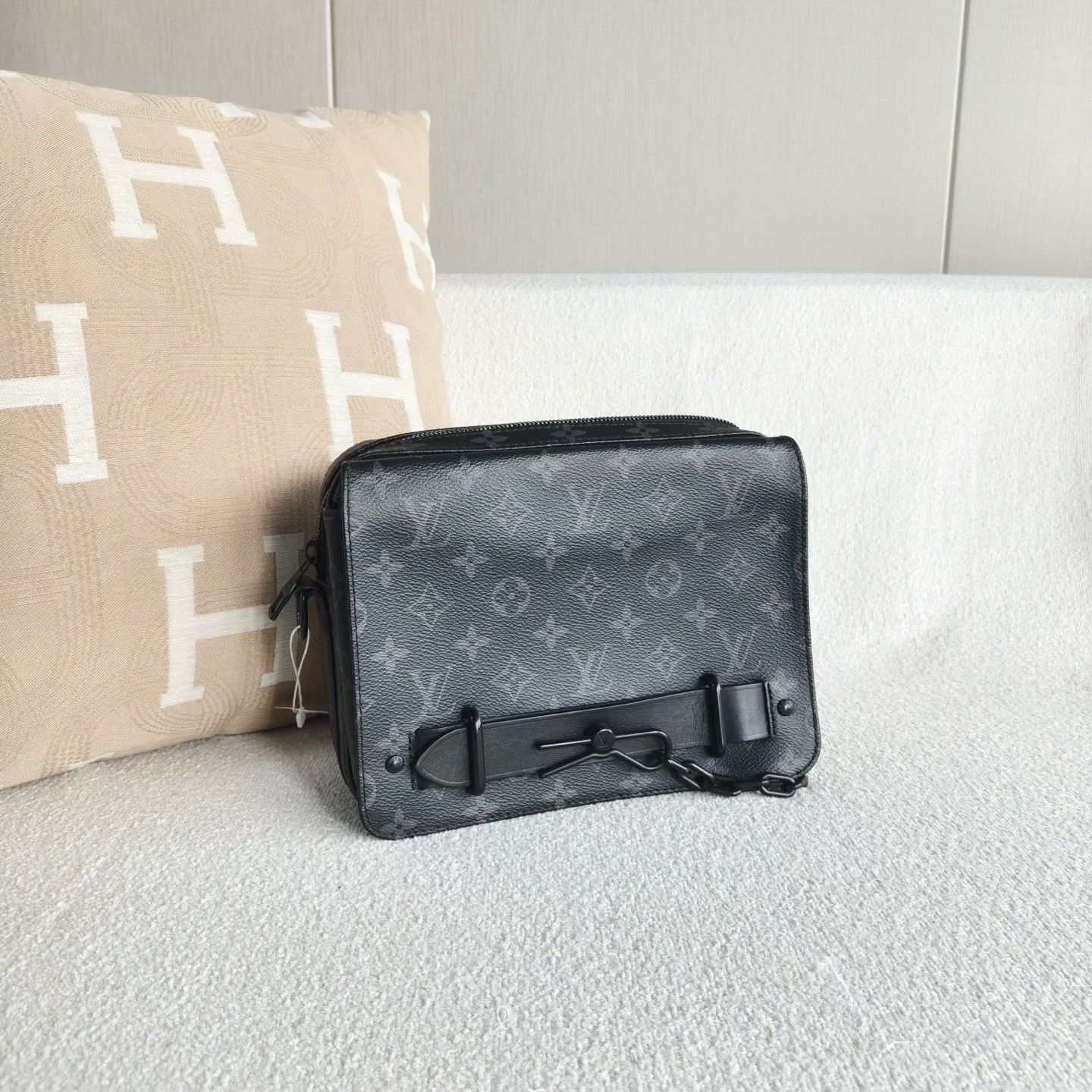 Louis Vuitton Pre-loved Bag Very good condition Size ONE SIZE - 6 Thumbnail