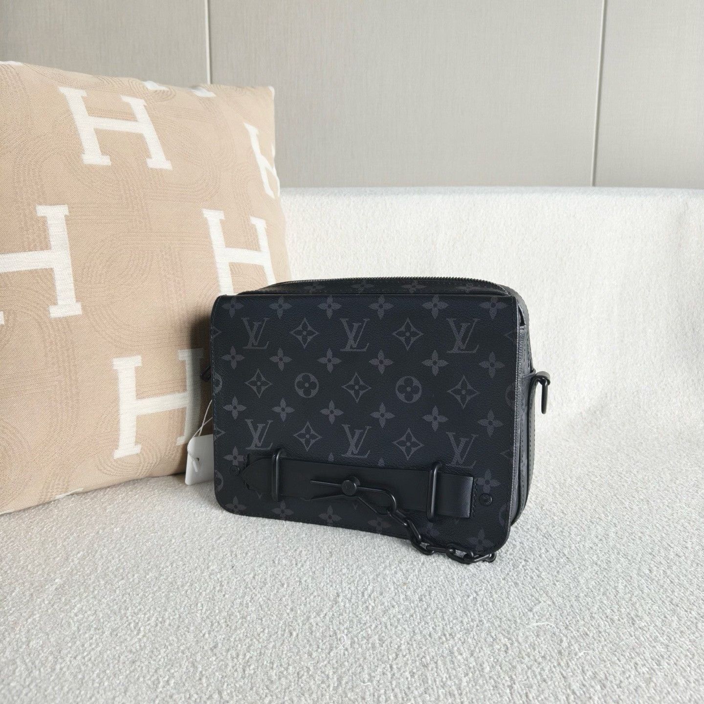 Louis Vuitton Pre-loved Bag Very good condition Size ONE SIZE - 4 Thumbnail