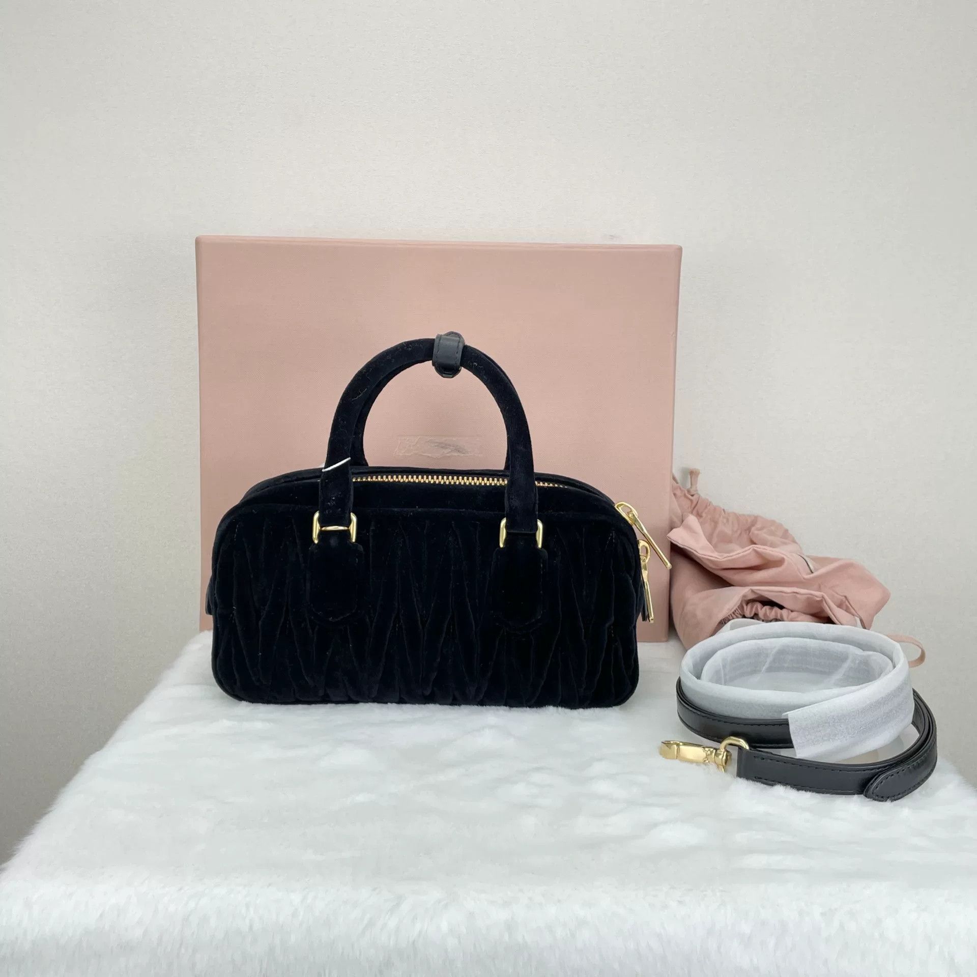 Miu Miu Pre-loved Bag Very good condition Size ONE SIZE - 2 Thumbnail