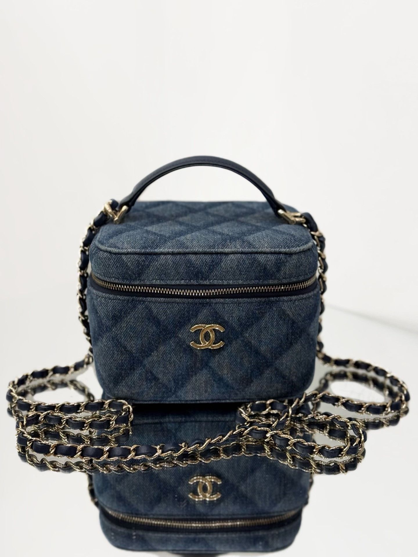 Chanel Pre-loved Bag Very good condition Size ONE SIZE - 3 Thumbnail