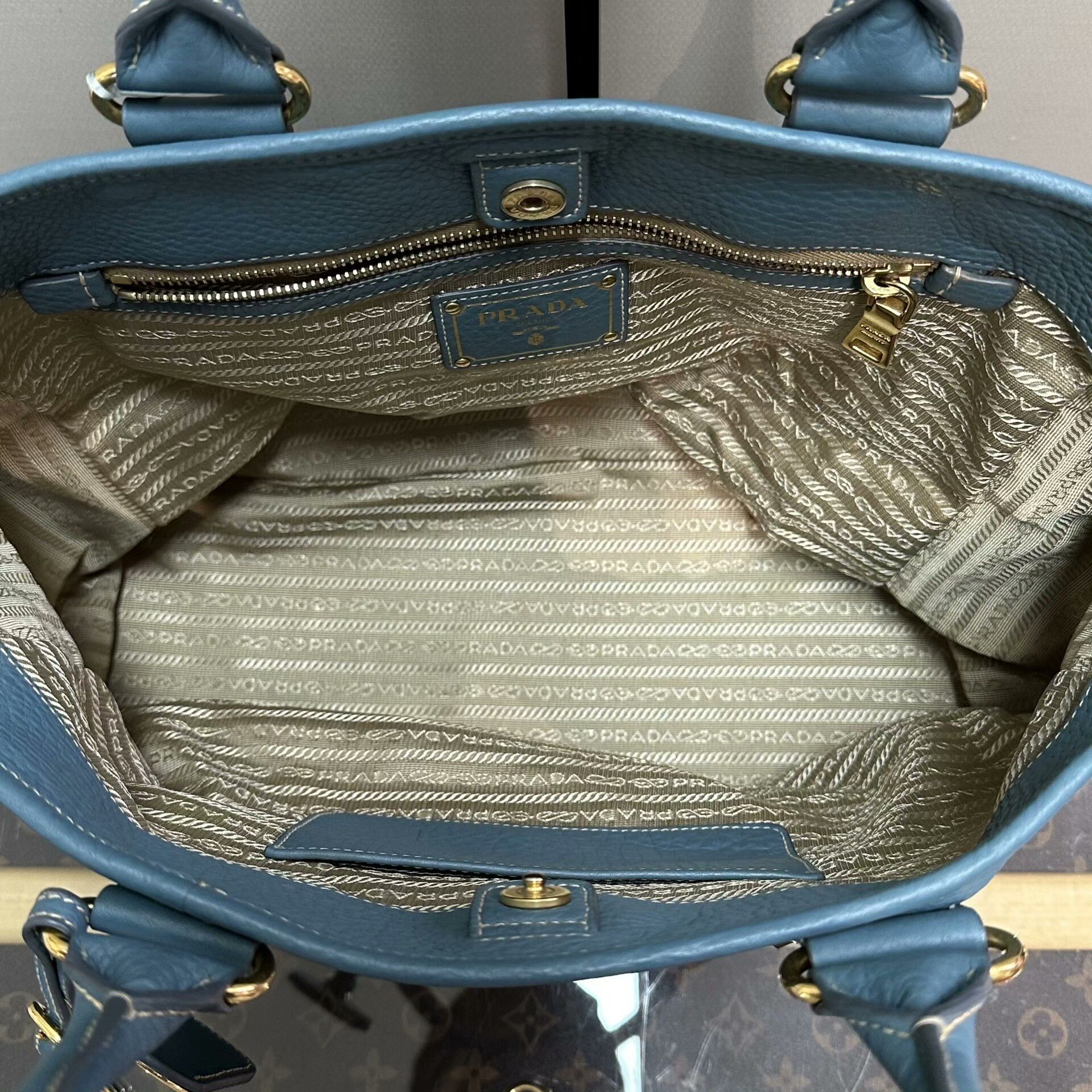 Prada Pre-loved Bag Very good condition Size ONE SIZE - 6 Thumbnail