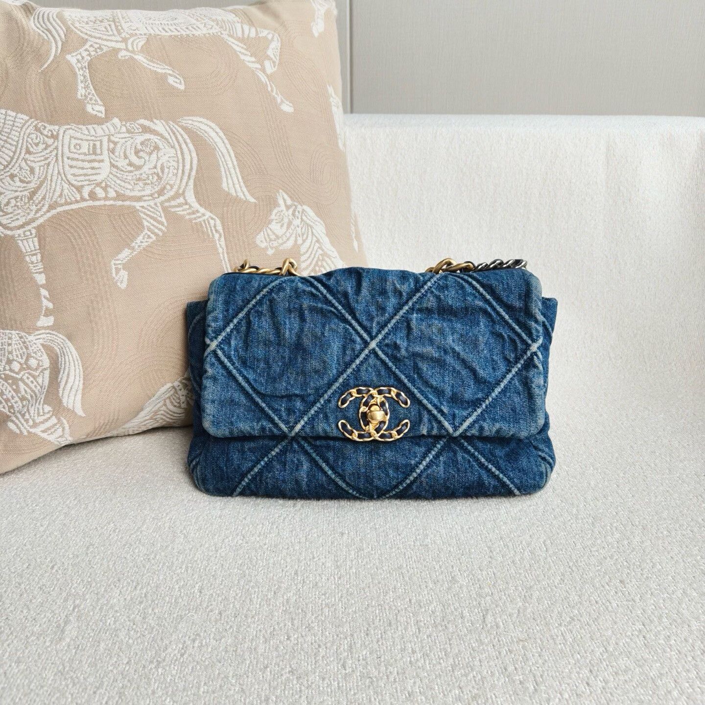Chanel Pre-loved Bag Very good condition Size ONE SIZE - 2 Thumbnail