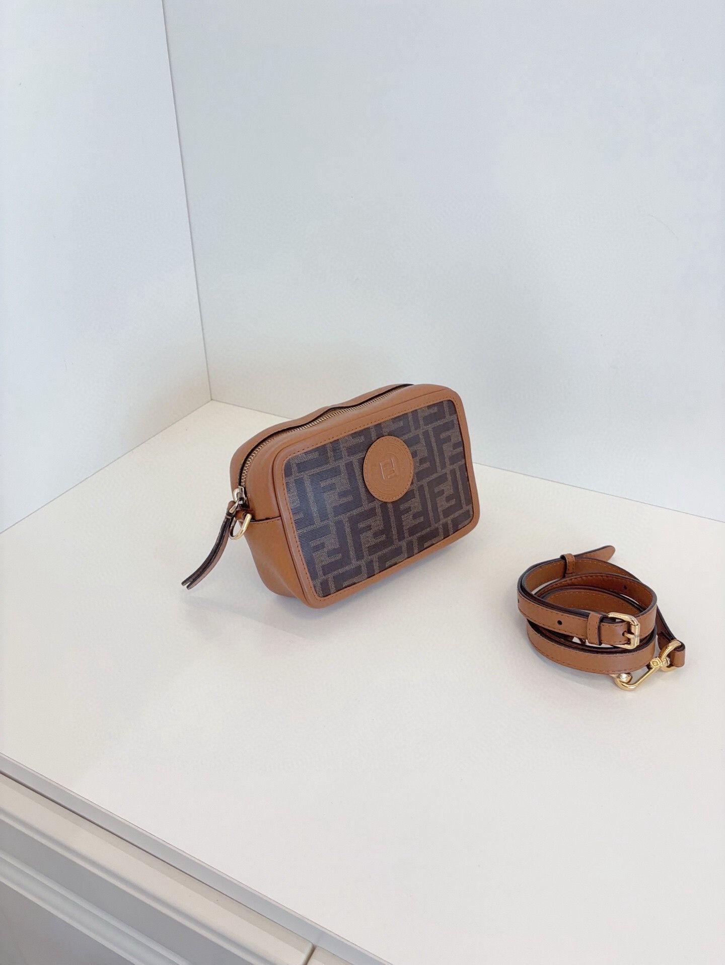 Fendi Pre-loved Bag Very good condition Size ONE SIZE - 2 Thumbnail