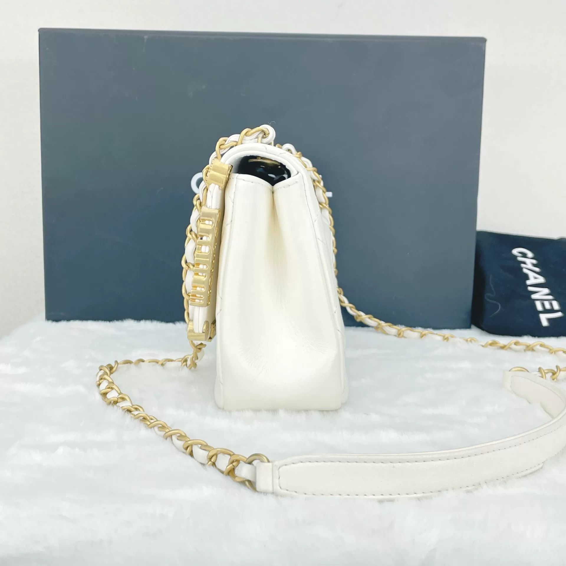 Chanel Pre-loved Bag Very good condition Size ONE SIZE - 3 Thumbnail