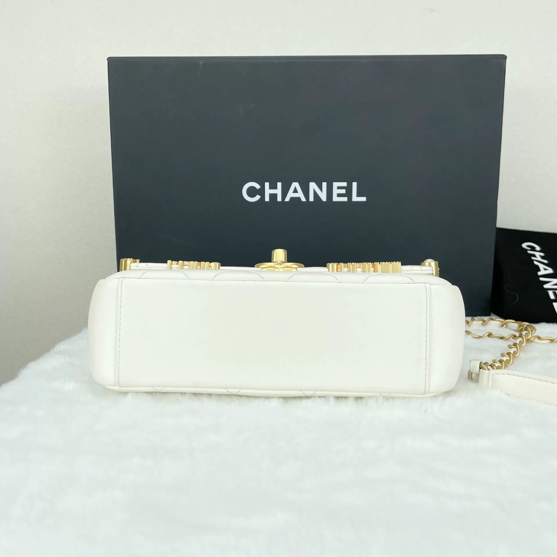 Chanel Pre-loved Bag Very good condition Size ONE SIZE - 4 Thumbnail