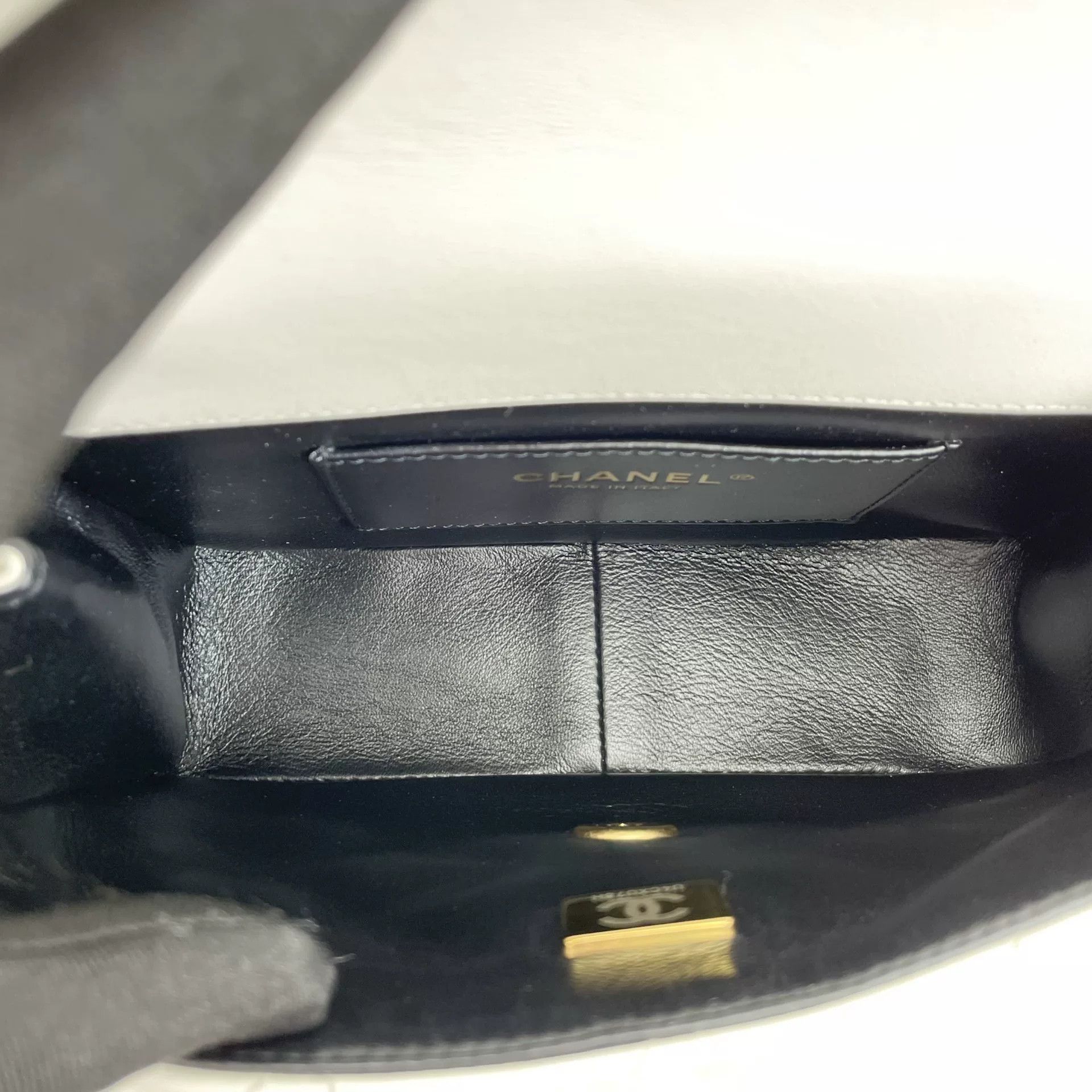 Chanel Pre-loved Bag Very good condition Size ONE SIZE - 6 Thumbnail