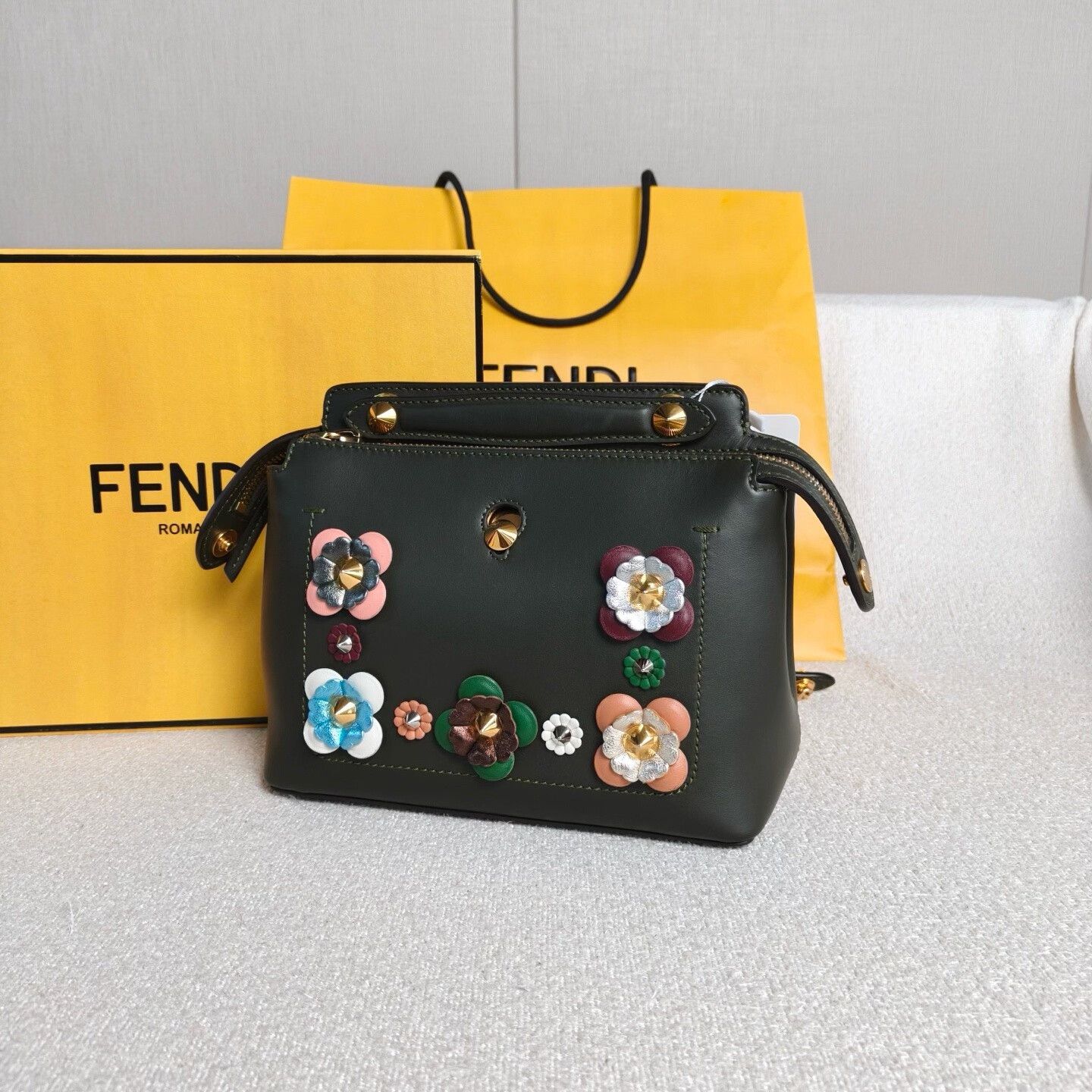 Fendi Pre-loved Bag Very good condition Size ONE SIZE - 4 Thumbnail