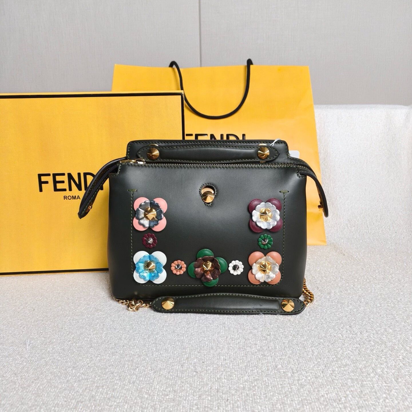 Fendi Pre-loved Bag Very good condition Size ONE SIZE - 2 Thumbnail
