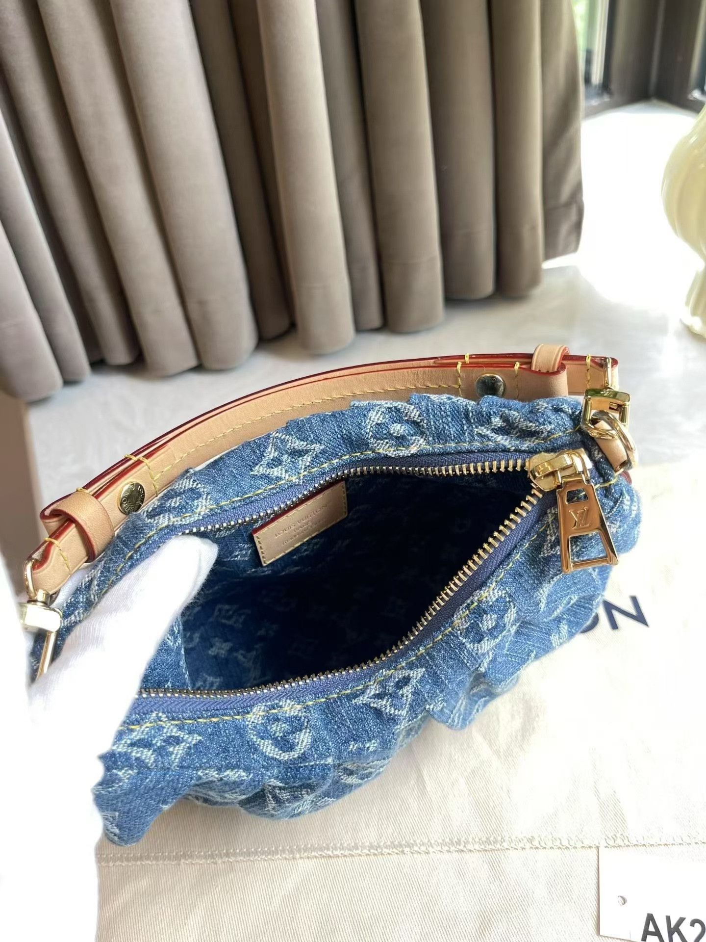 Louis Vuitton Pre-loved Bag Very good condition Size ONE SIZE - 8 Thumbnail