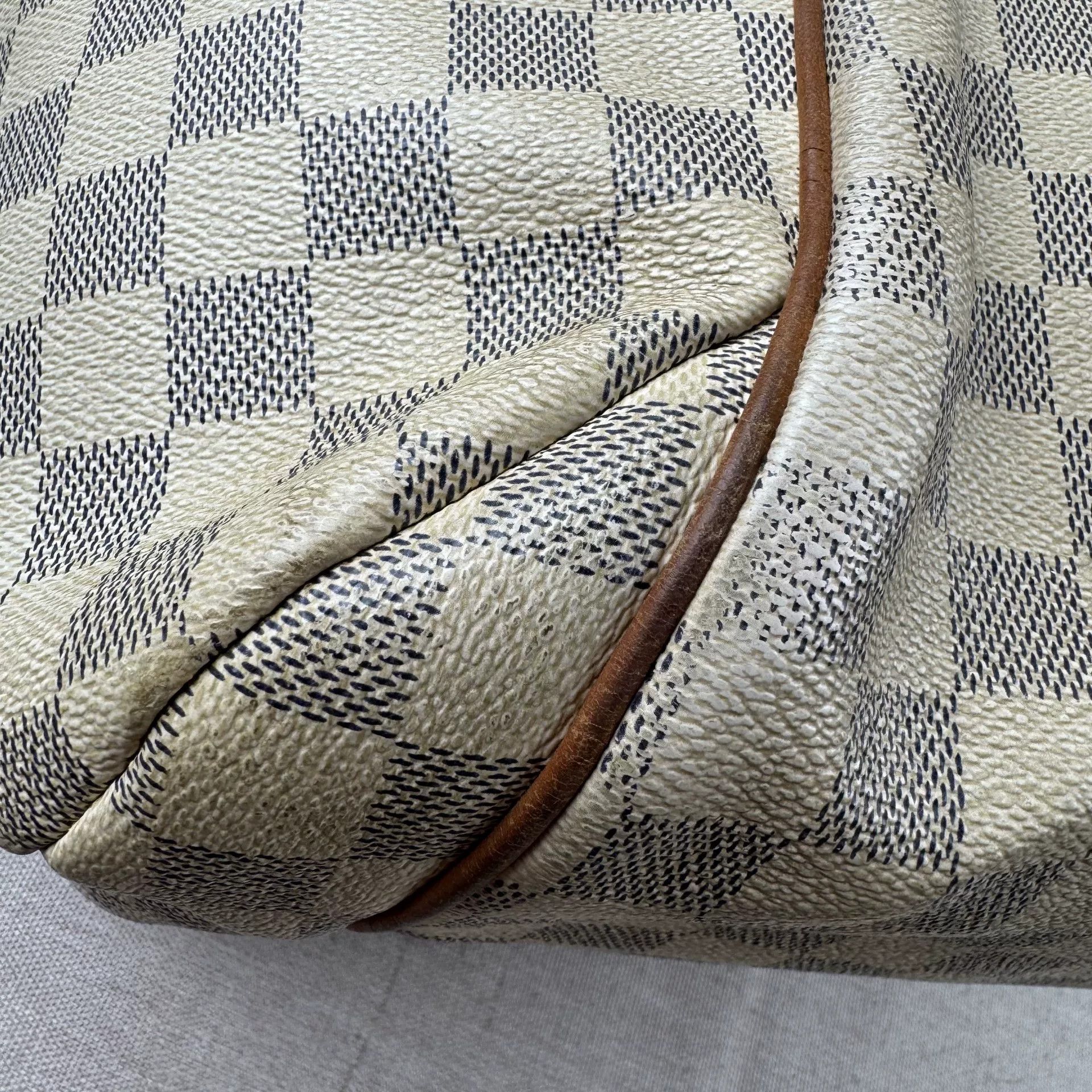Louis Vuitton Pre-loved Bag Very good condition Size ONE SIZE - 9 Thumbnail