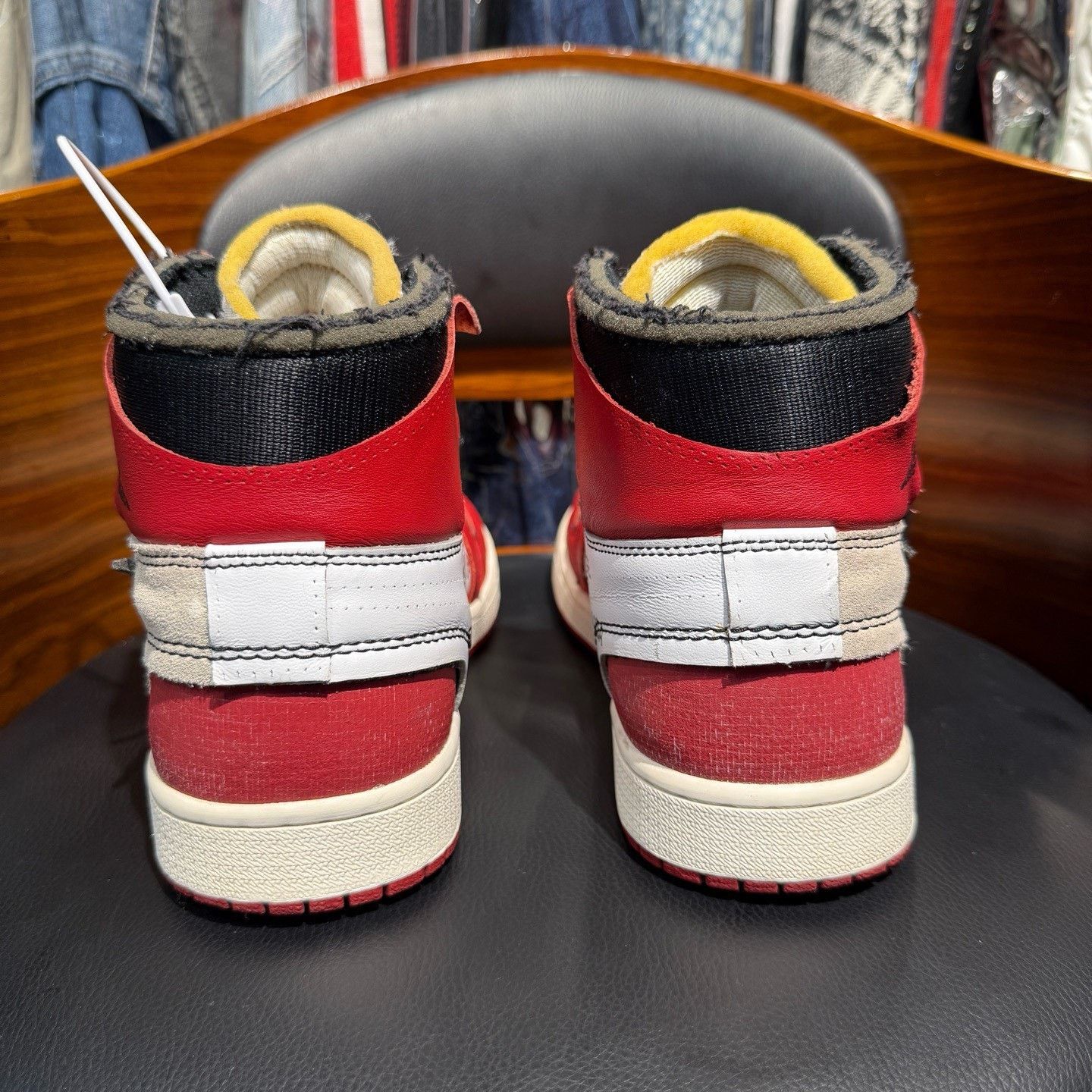 Nike Nike AJ1 Red Lowtop Sneakers 42 Men Size US 9 / EU 42 - 3 Thumbnail