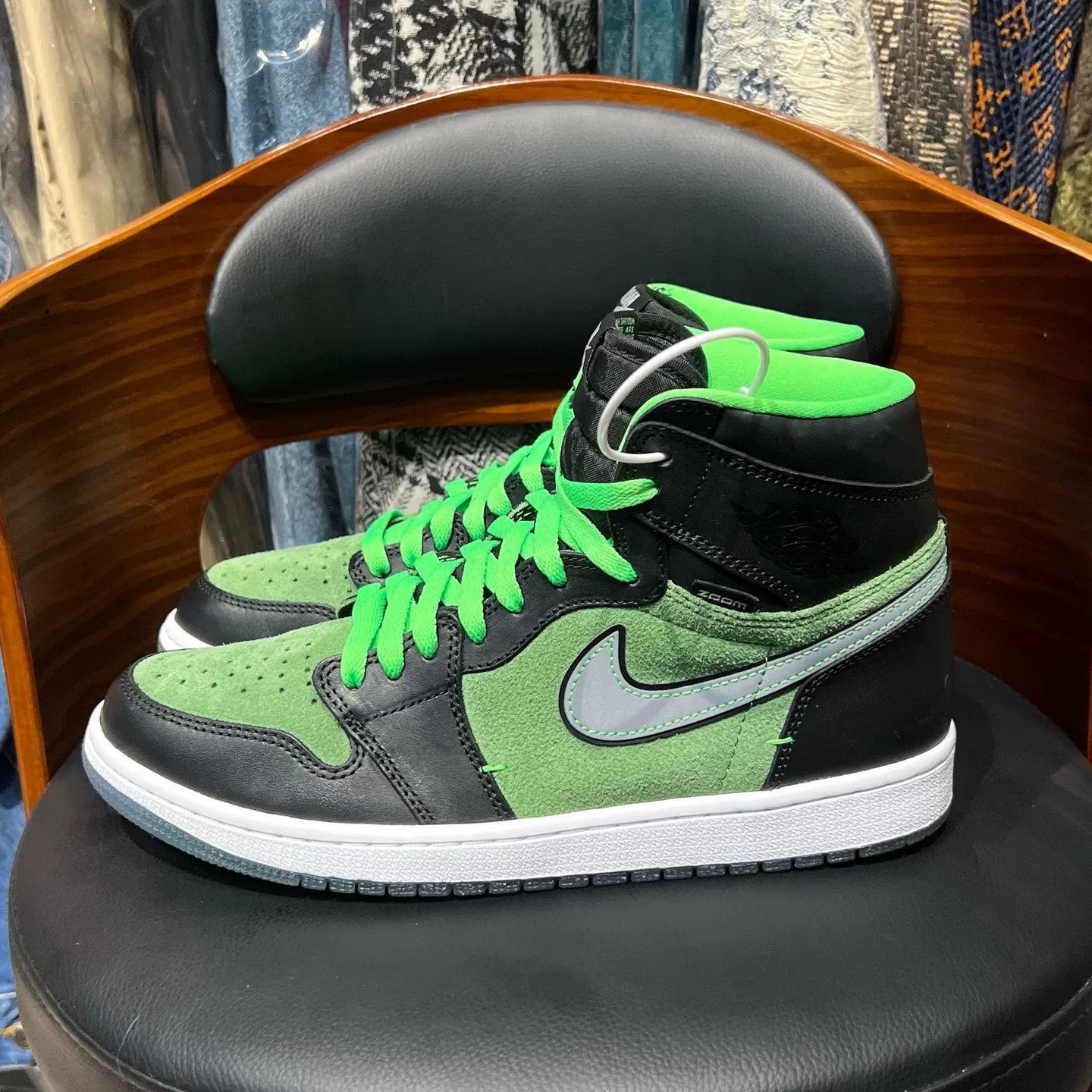 Nike Nike AJ1 Green Lowtop Sneakers 44 Men Size US 10.5 / EU 43-44 - 4 Thumbnail