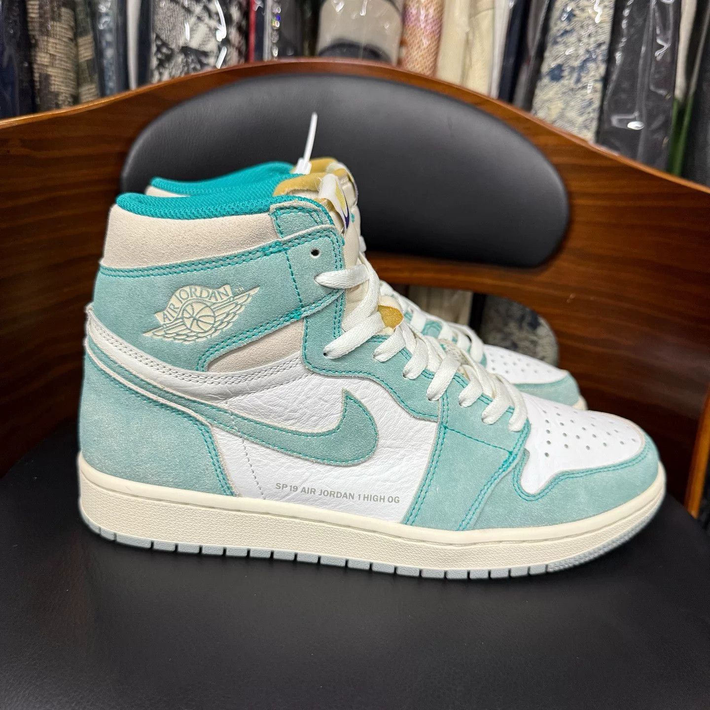 Nike Nike AJ1 Green Lowtop Sneakers 44 Men Size US 10.5 / EU 43-44 - 4 Thumbnail
