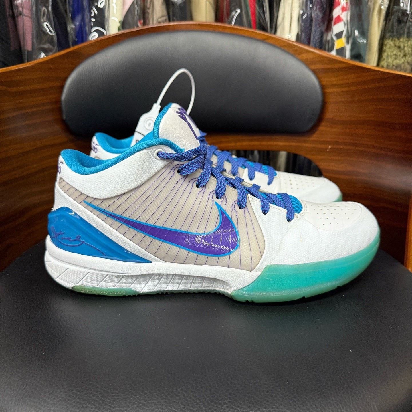 Nike Nike KOBE4 Blue Lowtop Sneakers 42 Men Size US 9 / EU 42 - 4 Thumbnail