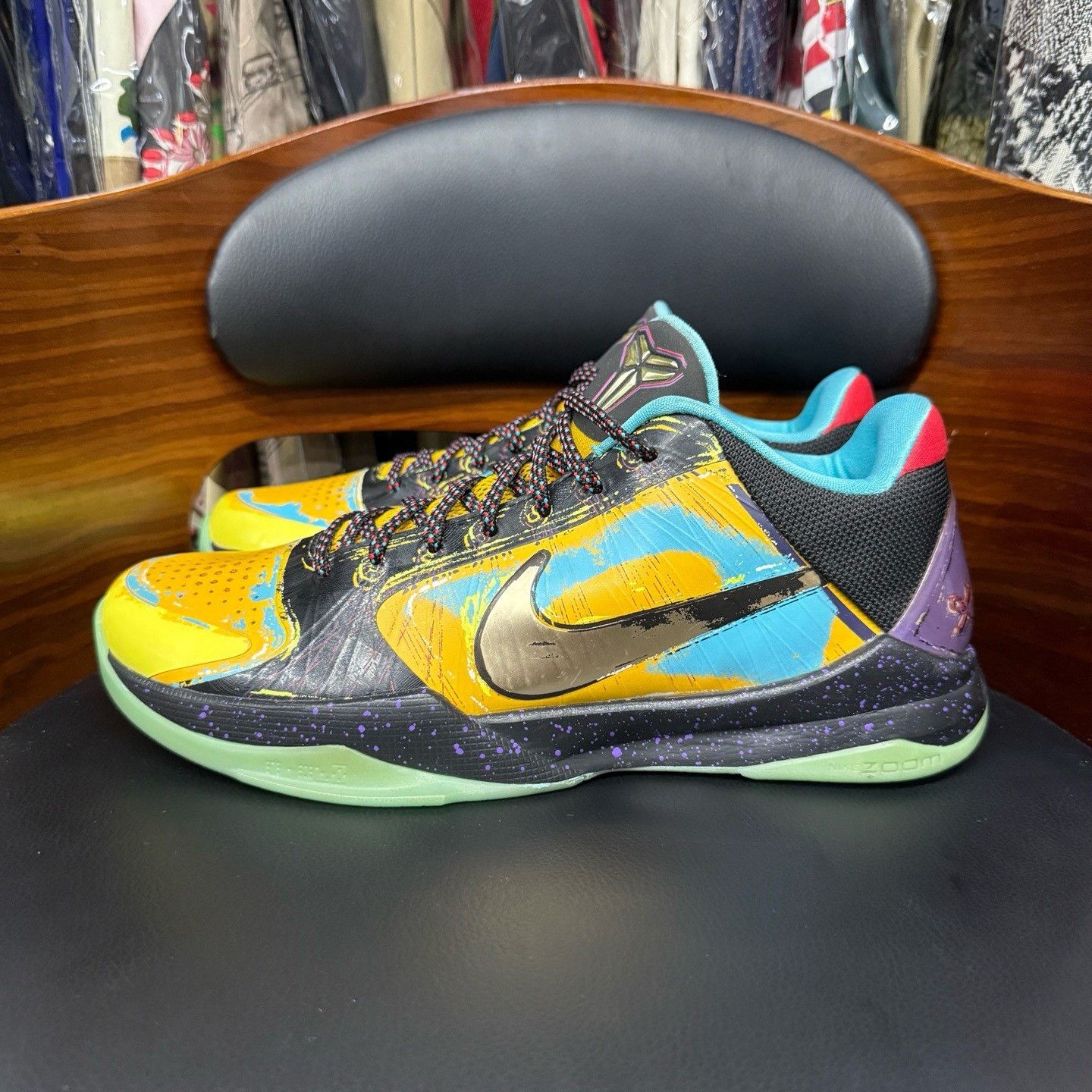 Nike Nike KOBE5 Yellow Lowtop Sneakers 42 Men Size US 9 / EU 42 - 6 Thumbnail
