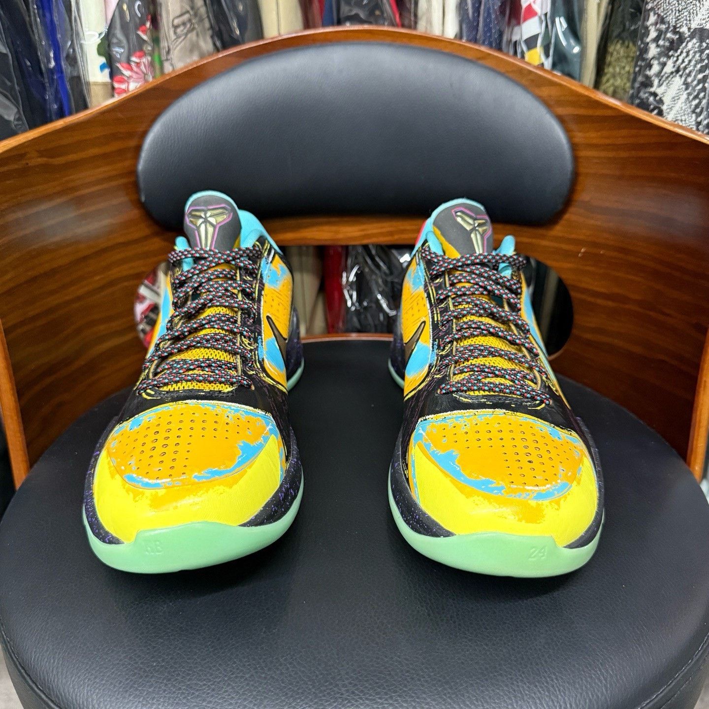 Nike Nike KOBE5 Yellow Lowtop Sneakers 42 Men Size US 9 / EU 42 - 2 Thumbnail