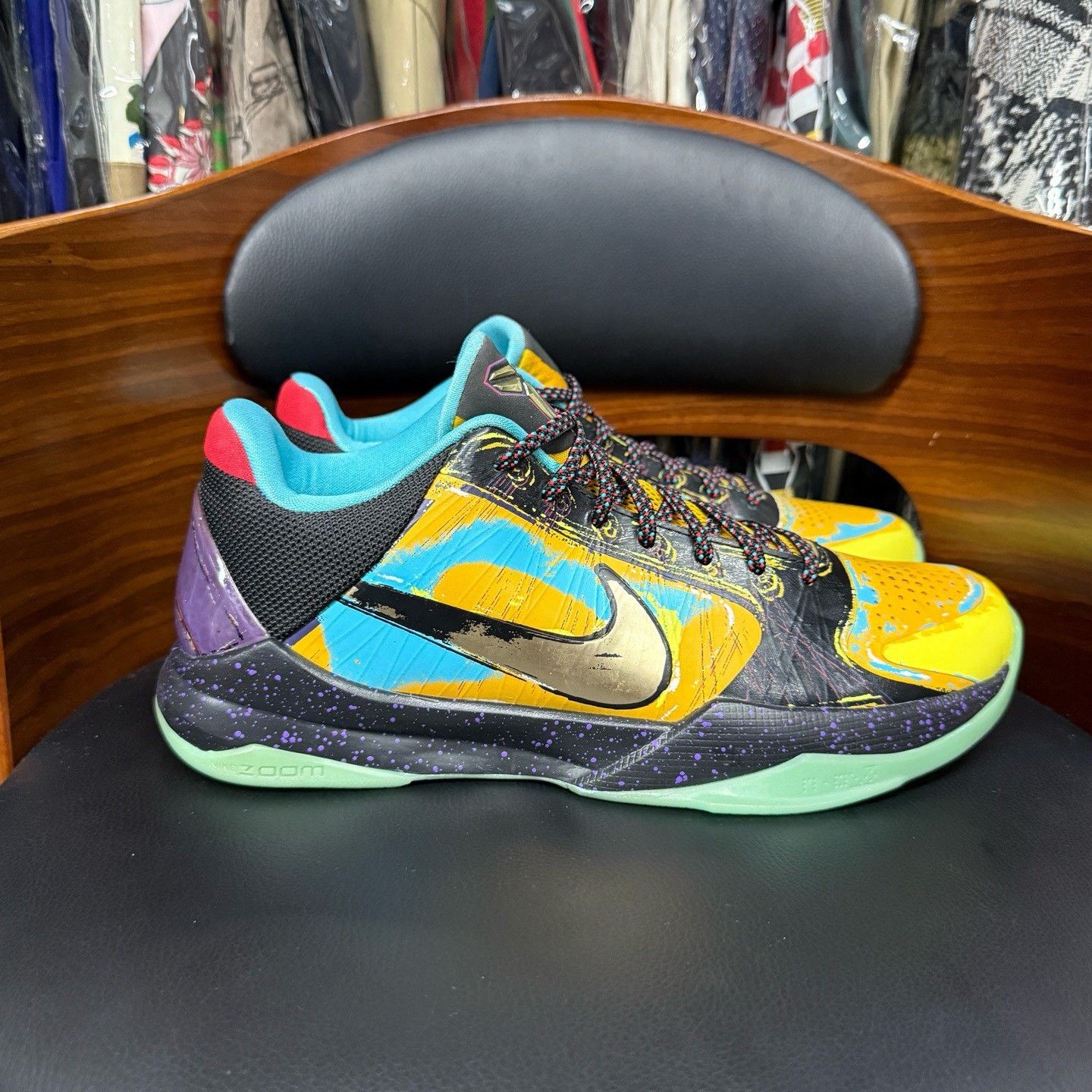 Nike Nike KOBE5 Yellow Lowtop Sneakers 42 Men Size US 9 / EU 42 - 4 Thumbnail