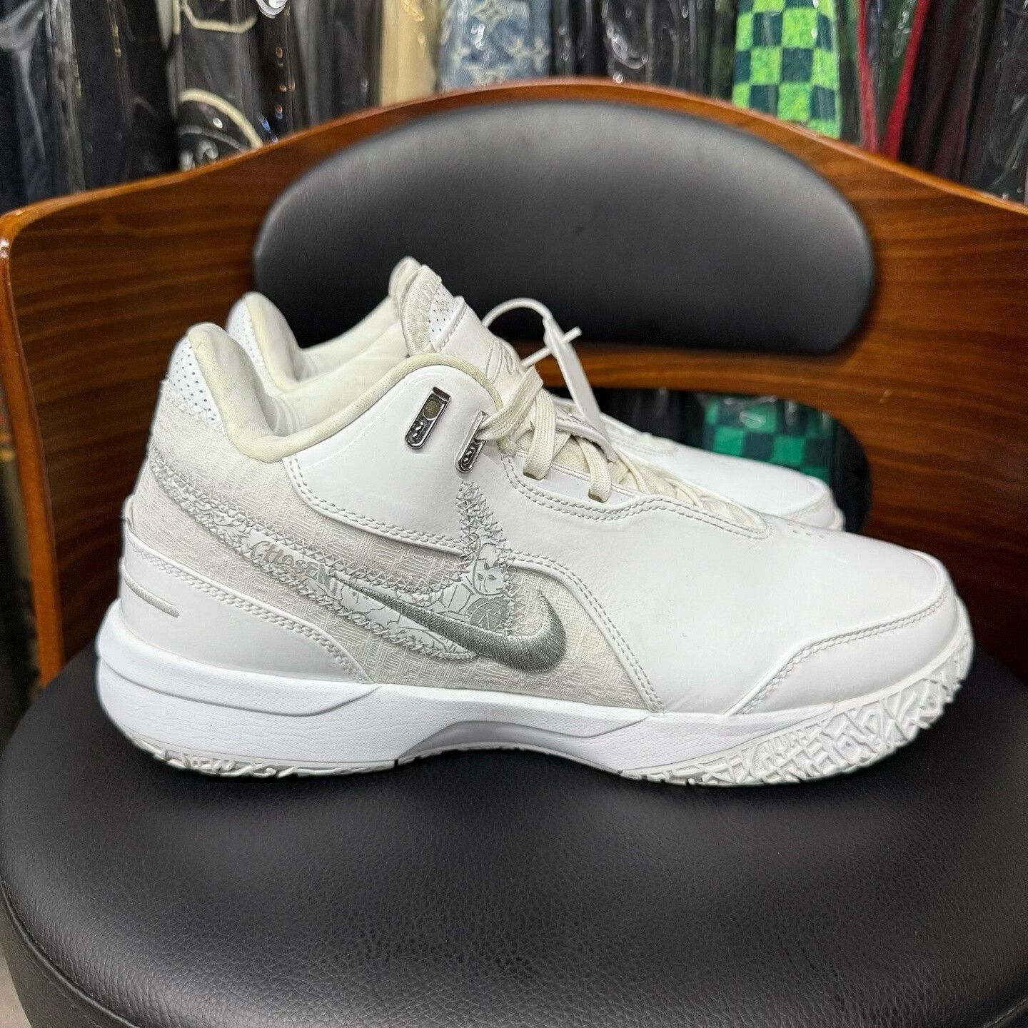 Nike Nike White Lowtop Sneakers 43 Men Size US 10 / EU 43 - 4 Thumbnail