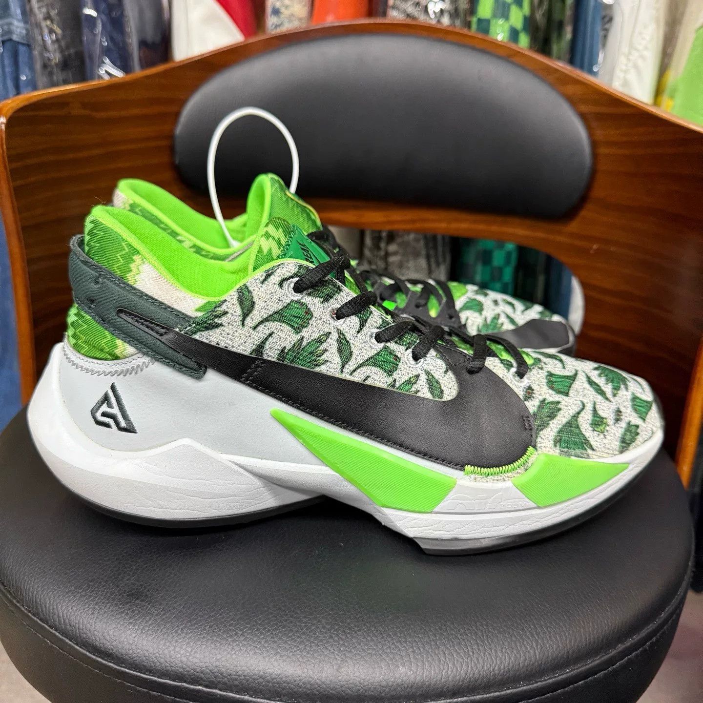 Nike Nike Green Lowtop Sneakers 43 Men Size US 10 / EU 43 - 4 Thumbnail