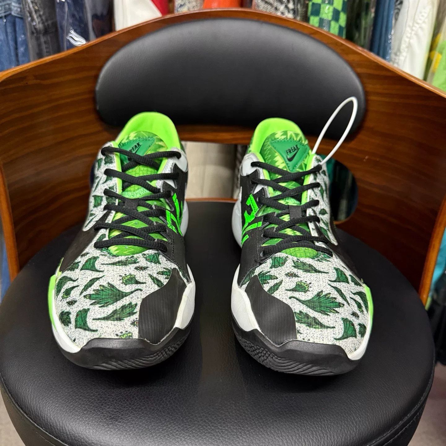 Nike Nike Green Lowtop Sneakers 43 Men Size US 10 / EU 43 - 2 Thumbnail