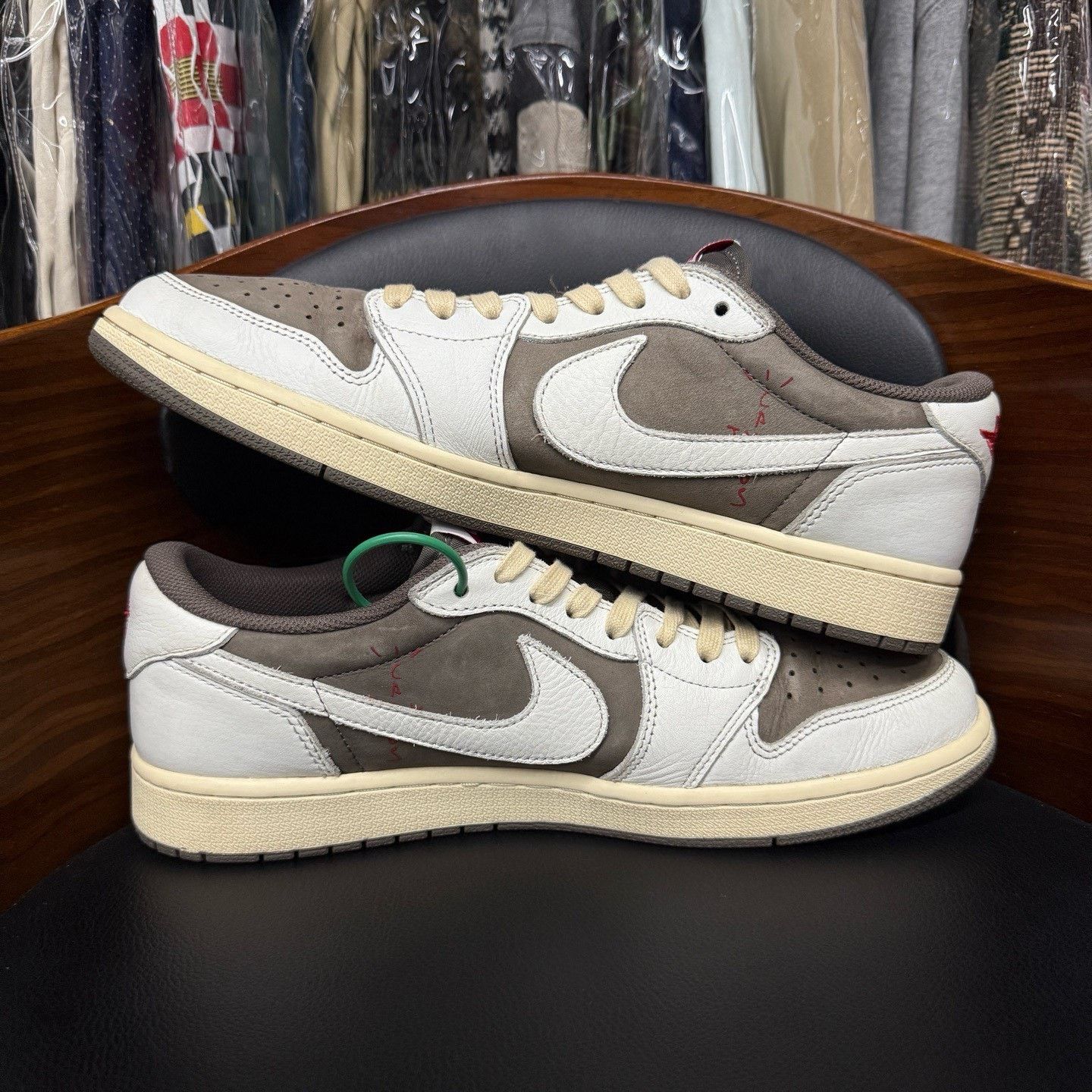 Nike Nike AJ1 White Lowtop Sneakers 46 Men Size US 12 / EU 45 - 7 Thumbnail