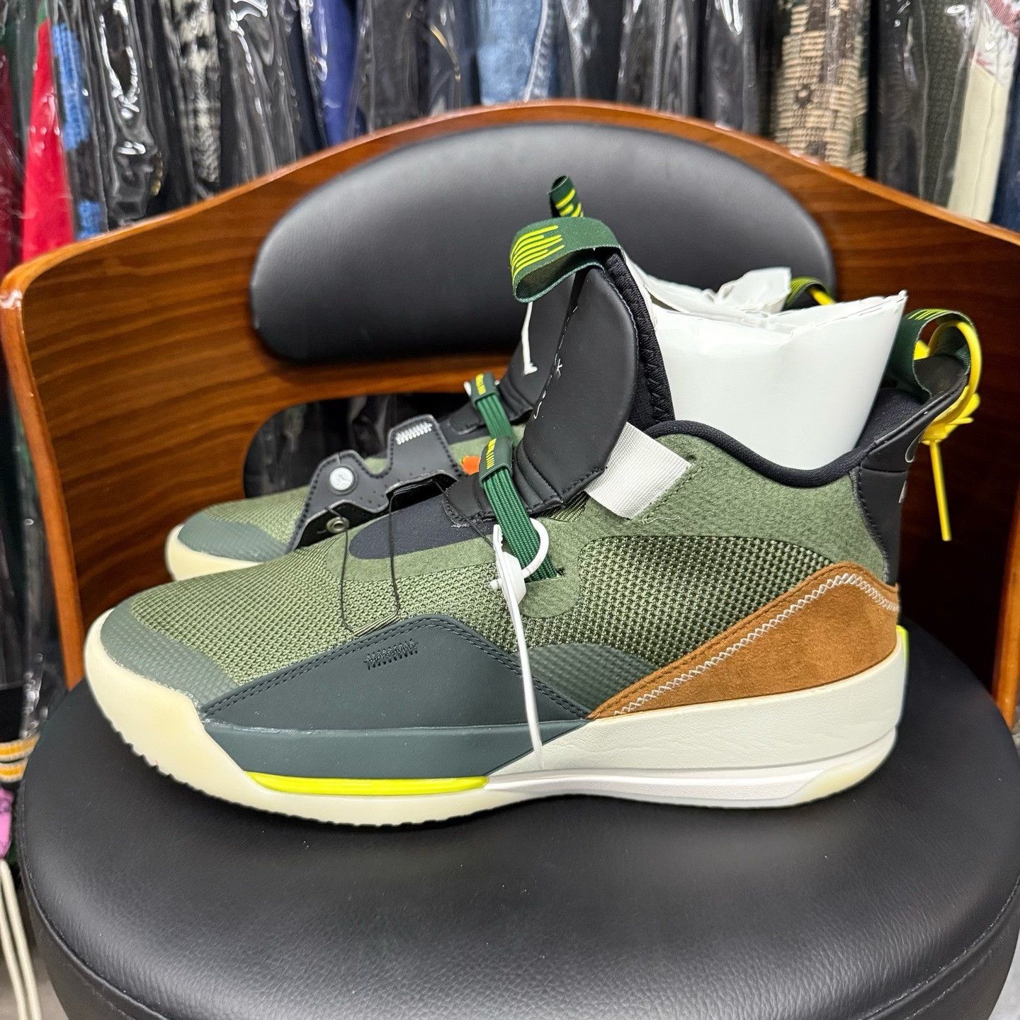 Nike Nike AJ33 Collab Green Lowtop Sneakers 33 Men Size US 5 / EU 37 - 6 Thumbnail