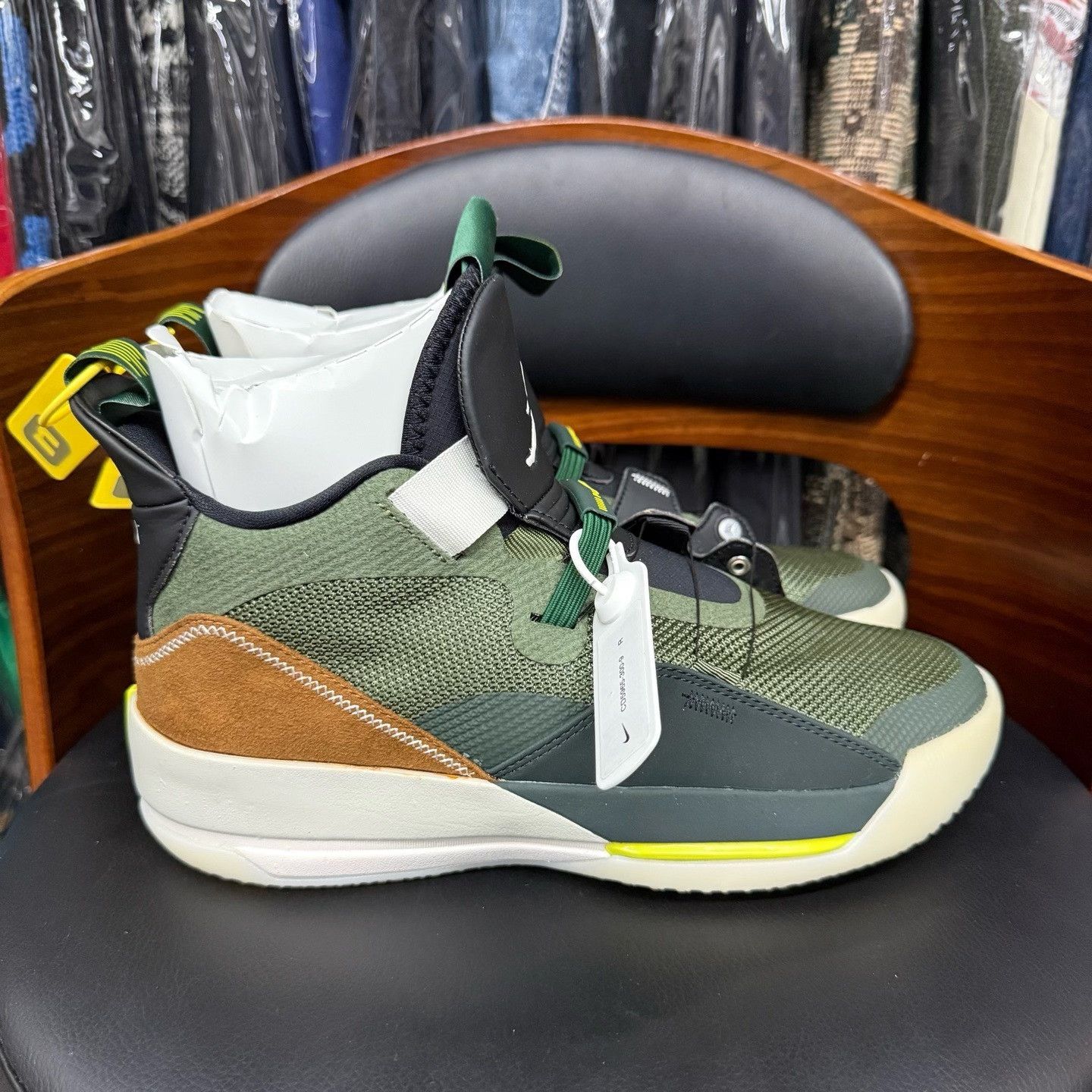 Nike Nike AJ33 Collab Green Lowtop Sneakers 33 Men Size US 5 / EU 37 - 4 Thumbnail