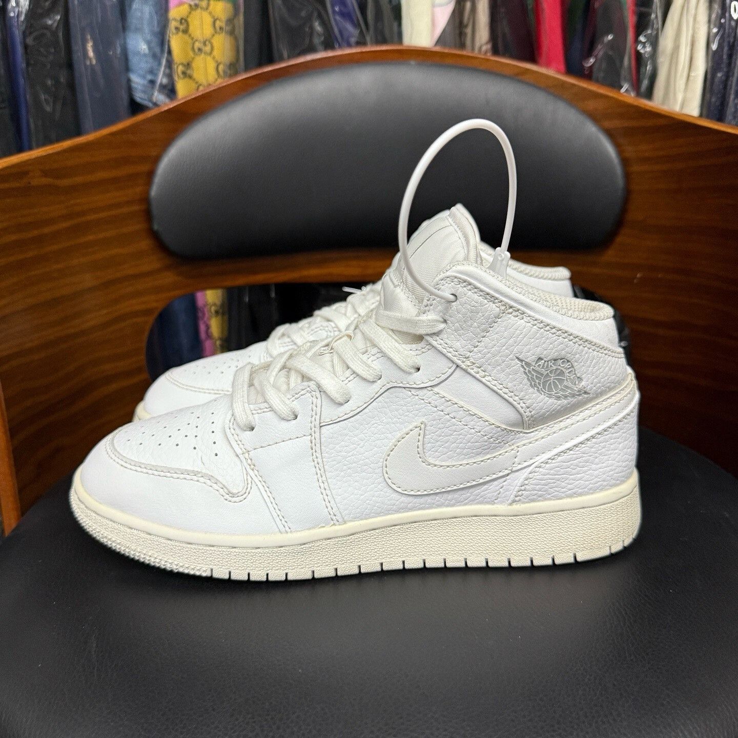Nike Nike AJ1 White Lowtop Sneakers 38 Men Size US 6 / EU 39 - 6 Thumbnail