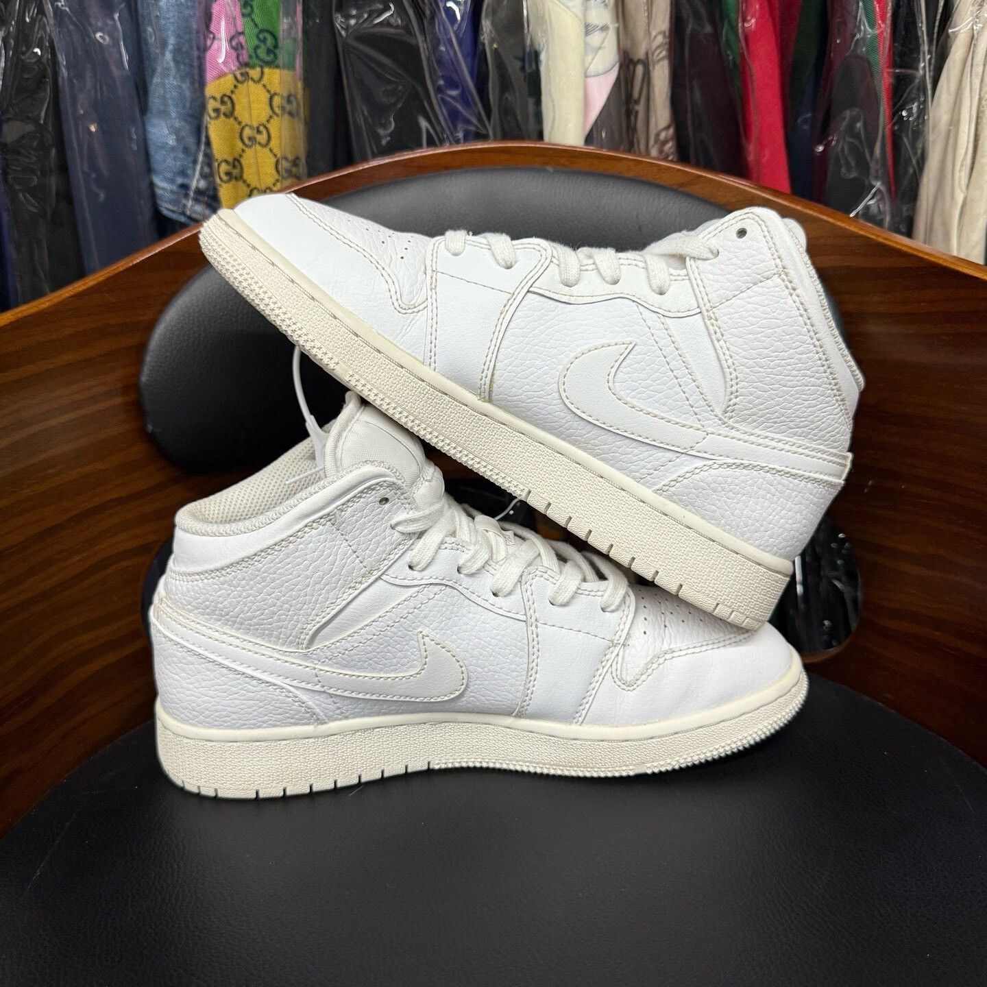 Nike Nike AJ1 White Lowtop Sneakers 38 Men Size US 6 / EU 39 - 7 Thumbnail